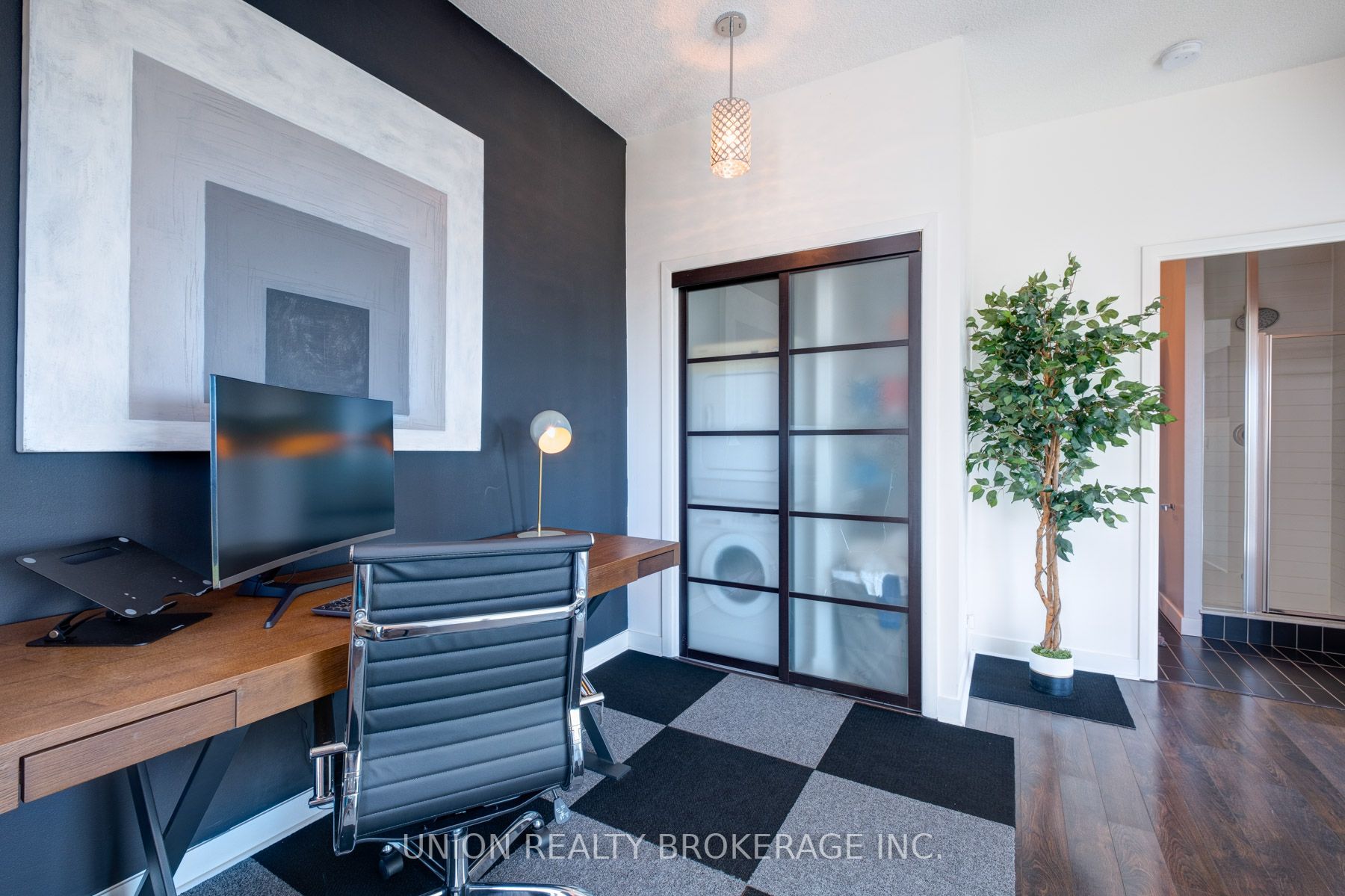 155 Legion Road N, #905
