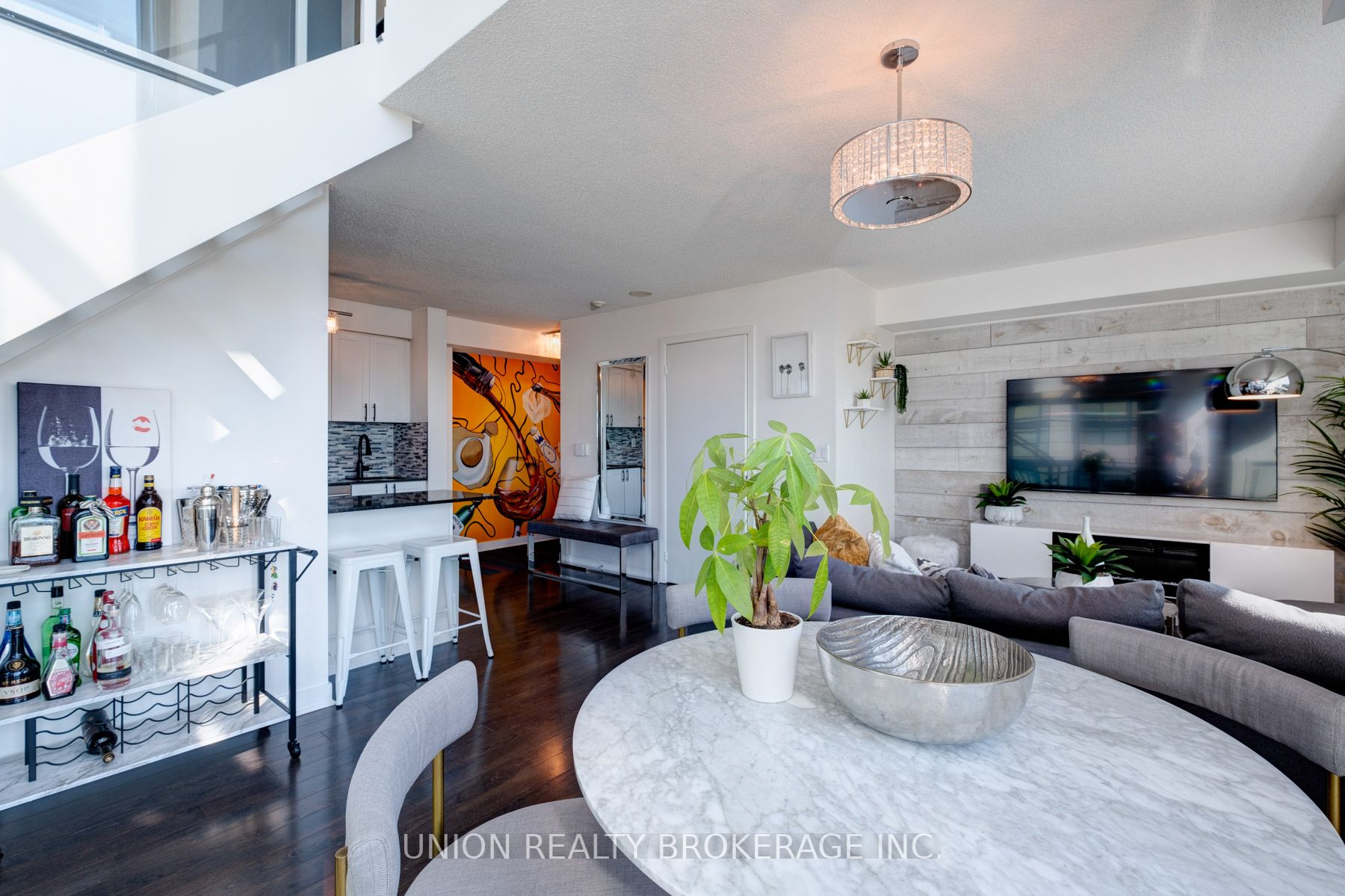 155 Legion Road N, #905