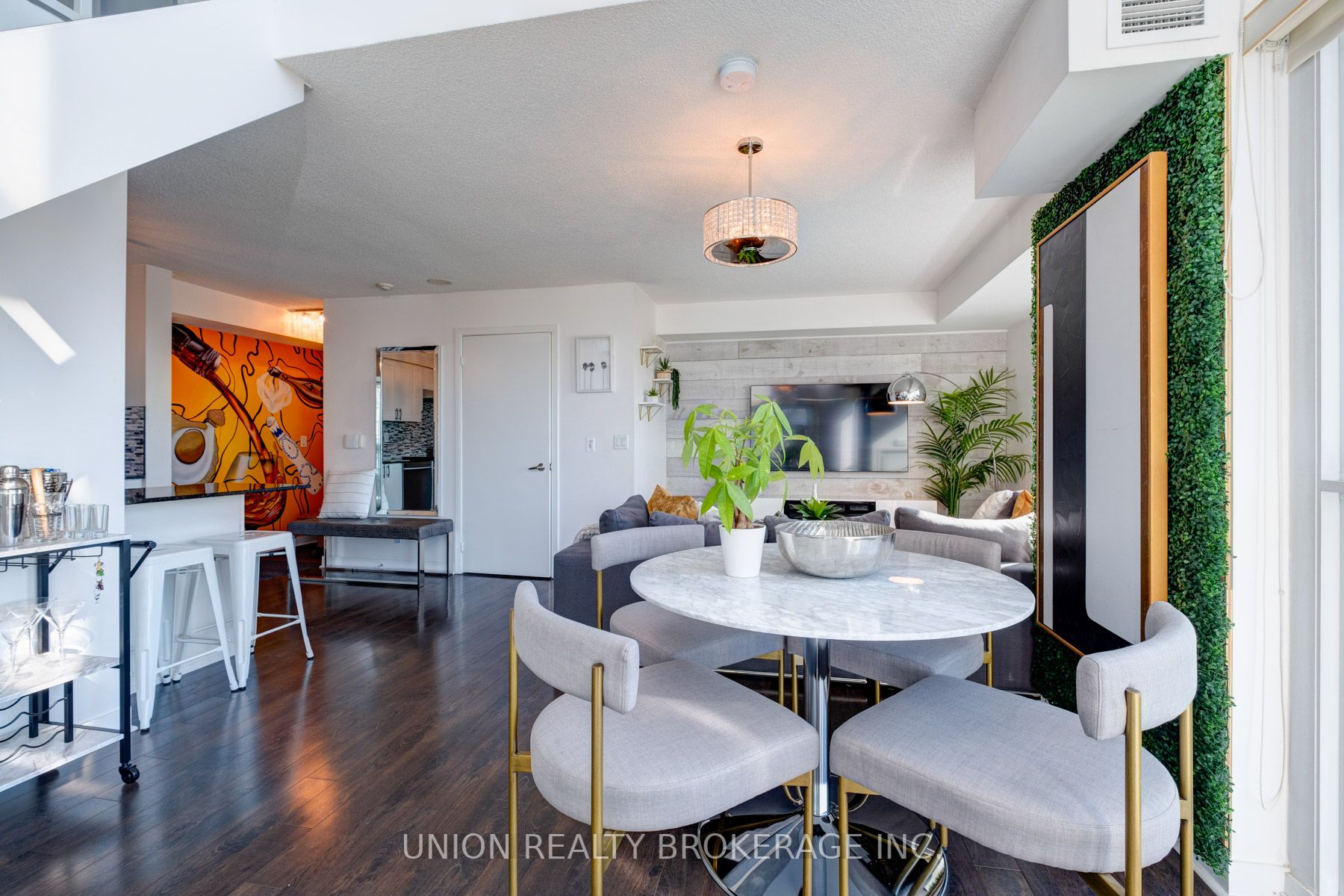 155 Legion Road N, #905