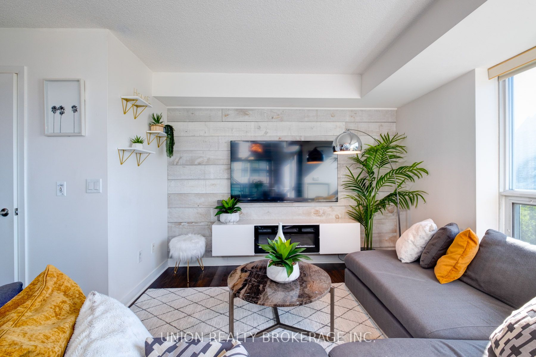 155 Legion Road N, #905