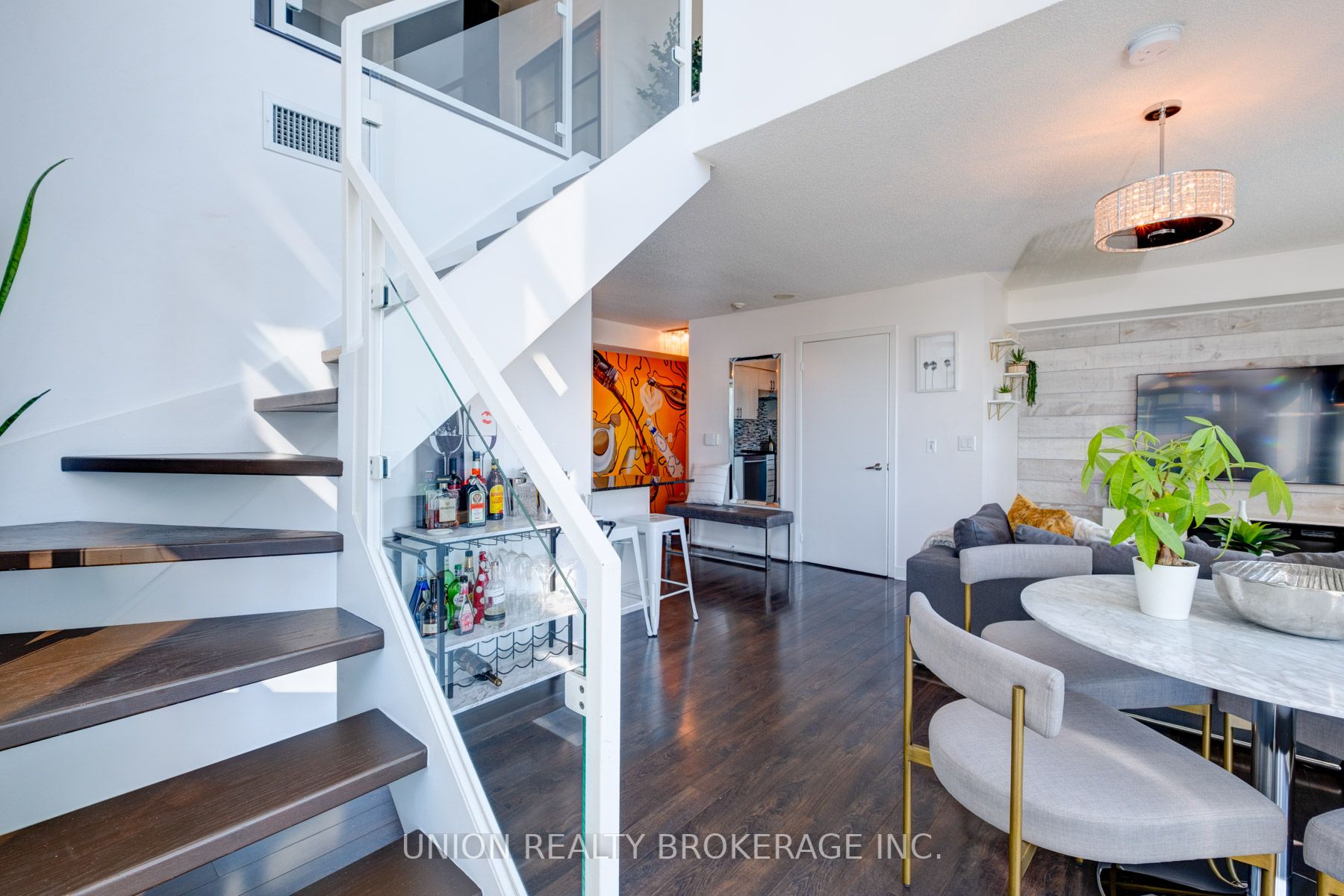 155 Legion Road N, #905