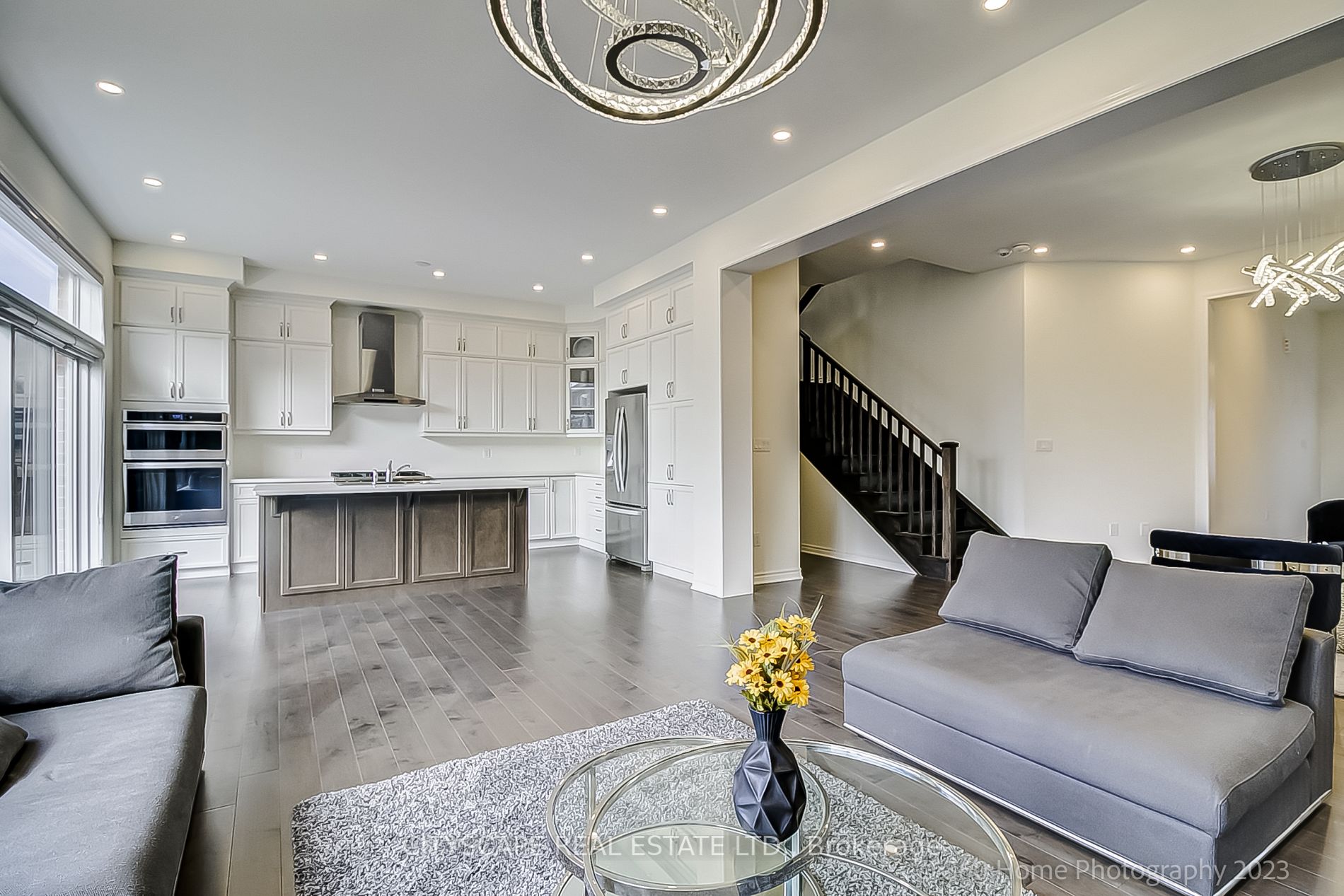 603 Kennedy Circ