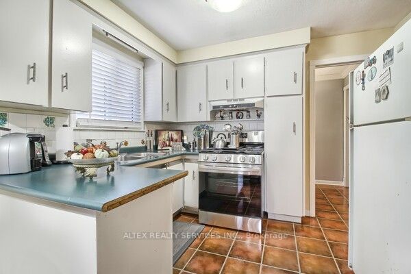 3406 Ellengale Dr