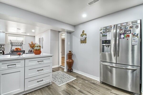 3406 Ellengale Dr