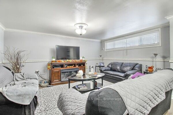 3406 Ellengale Dr