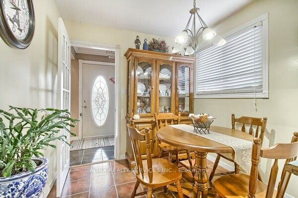 3406 Ellengale Dr