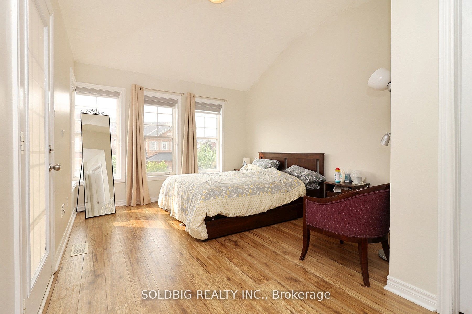 3397 Stoney Crescent