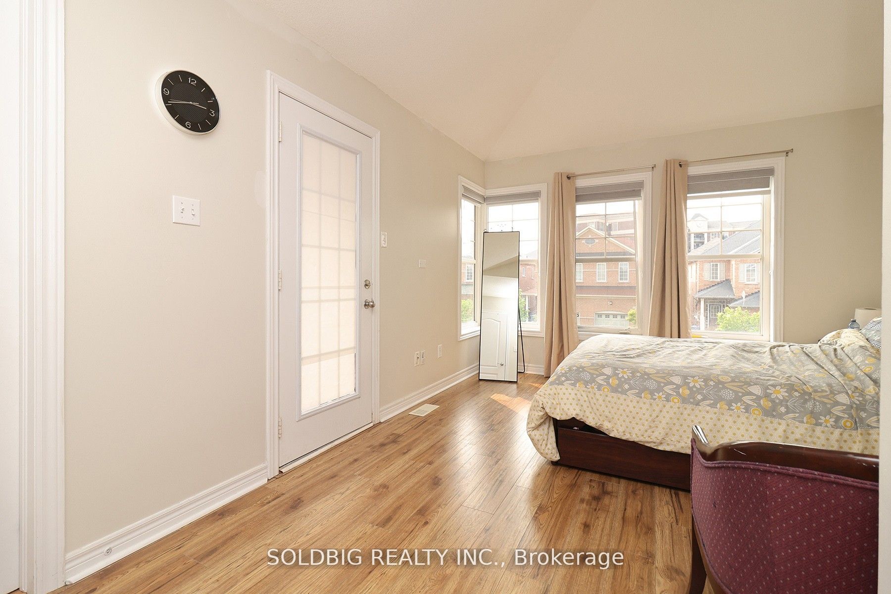 3397 Stoney Crescent