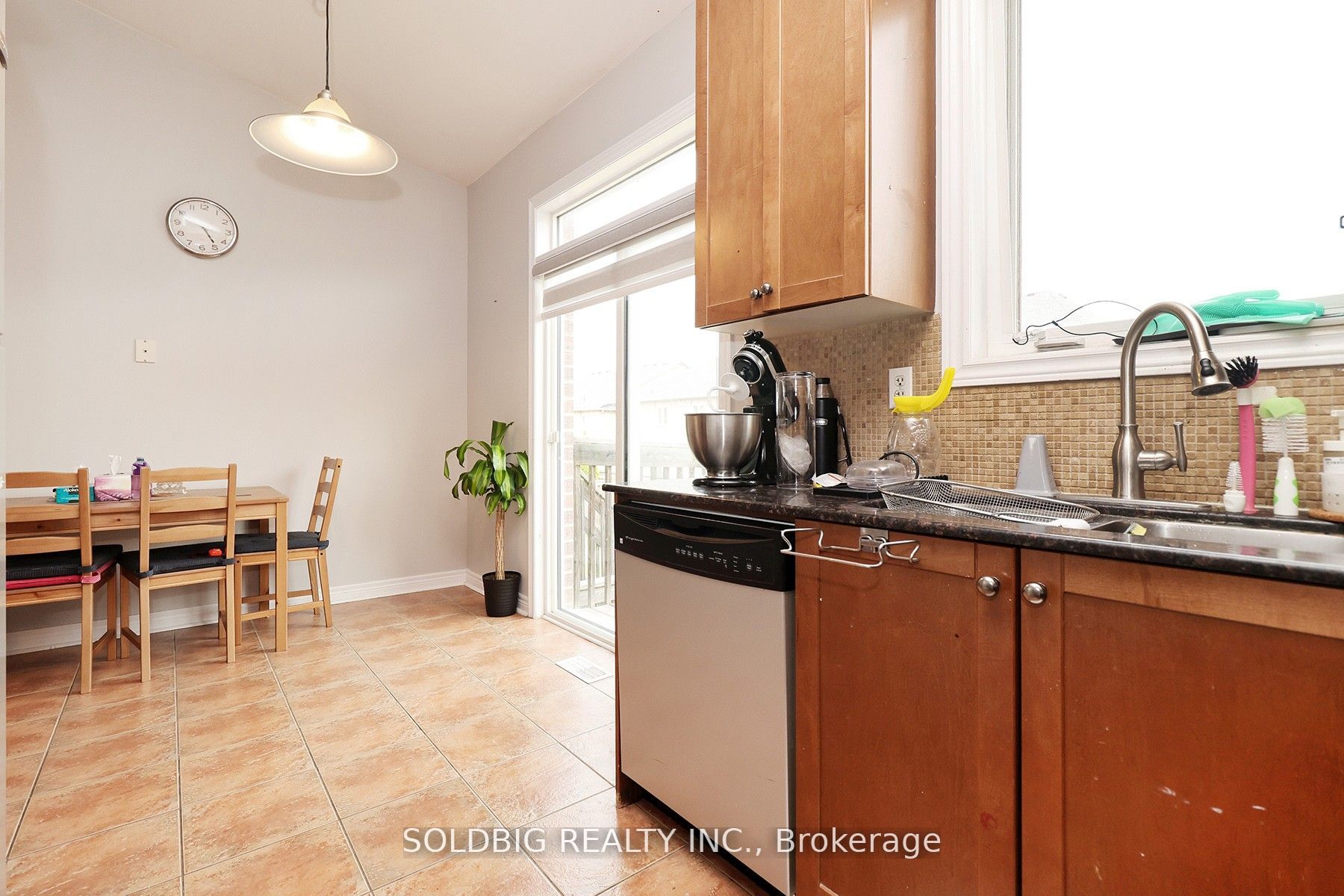 3397 Stoney Crescent