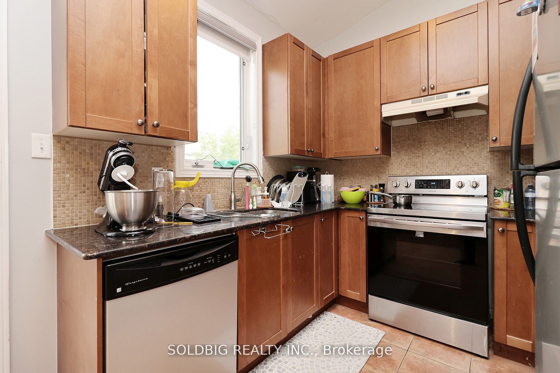 3397 Stoney Crescent