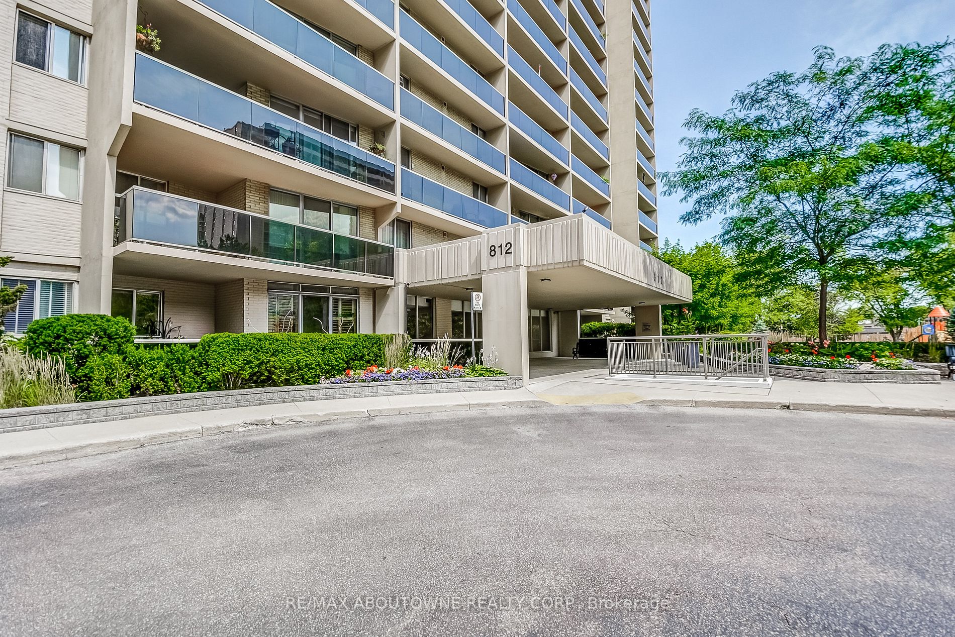812 Burnhamthorpe Rd, #Ph2