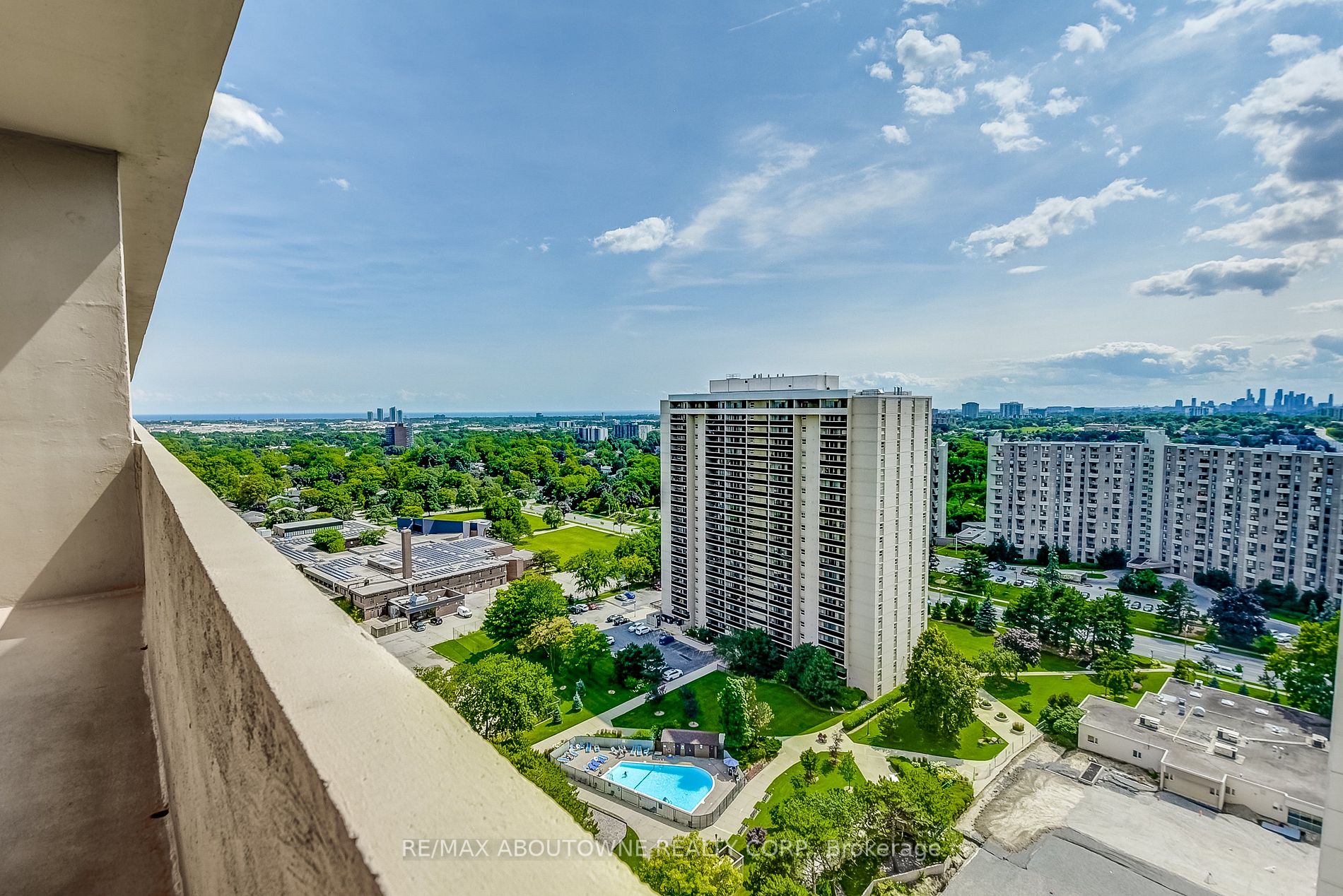 812 Burnhamthorpe Rd, #Ph2