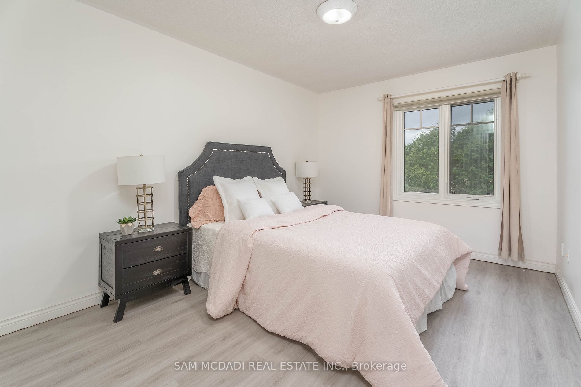 1894 Mississauga Rd