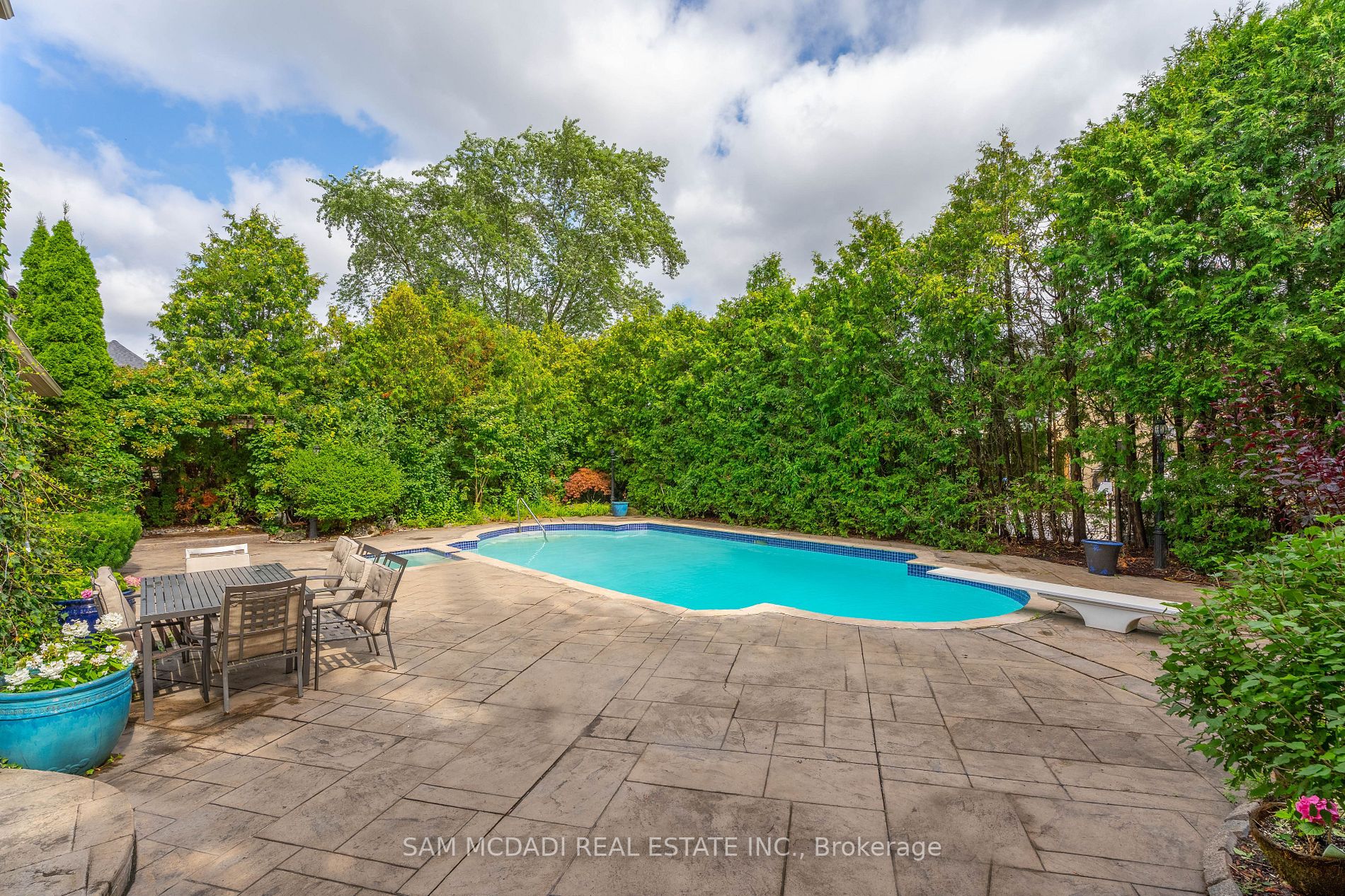 1894 Mississauga Rd