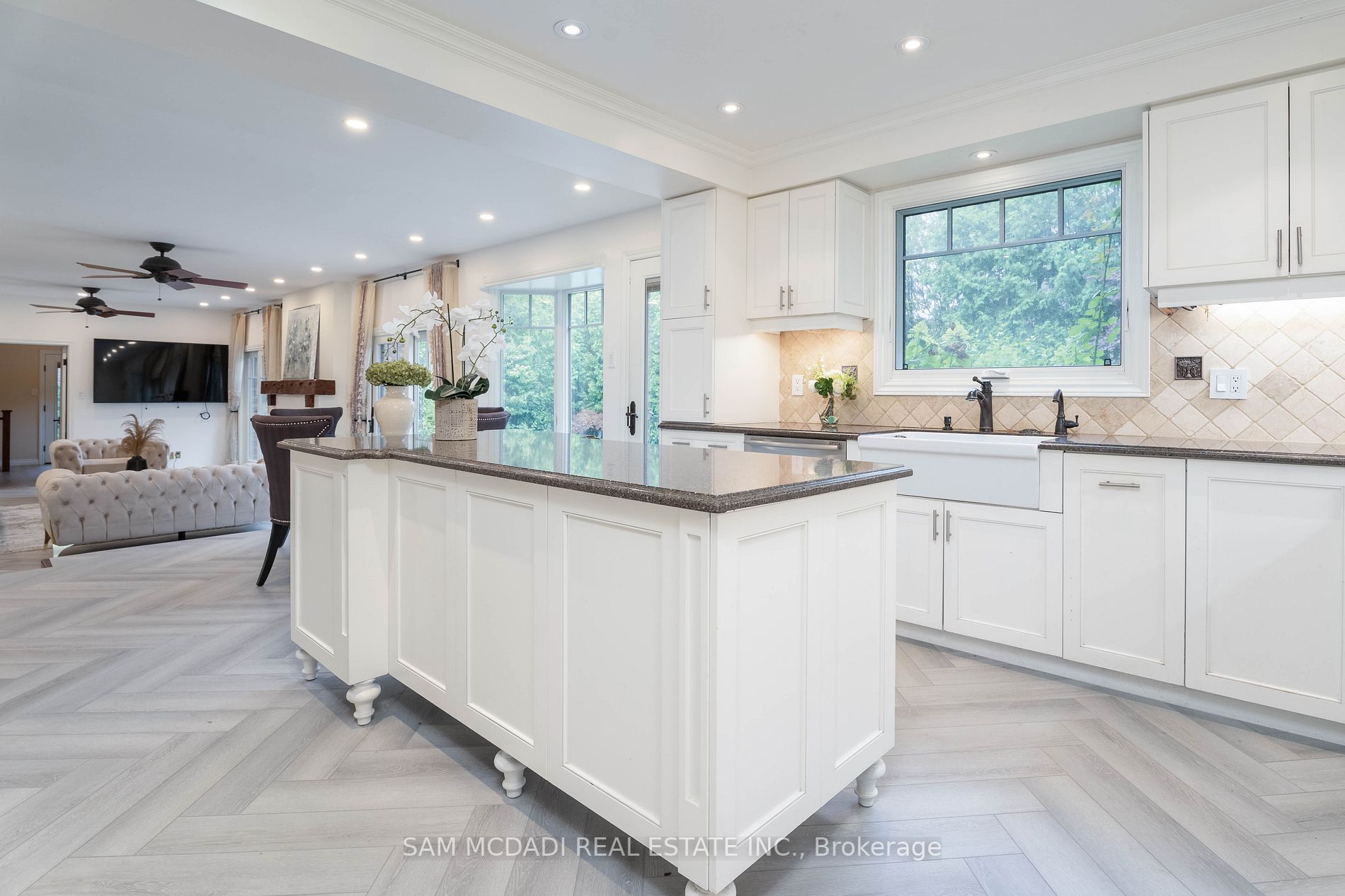 1894 Mississauga Rd
