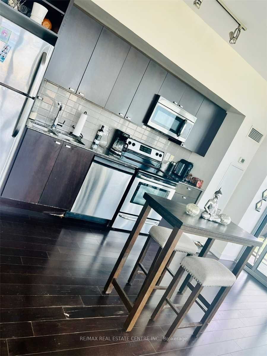 105 The Queensway Ave, #1010