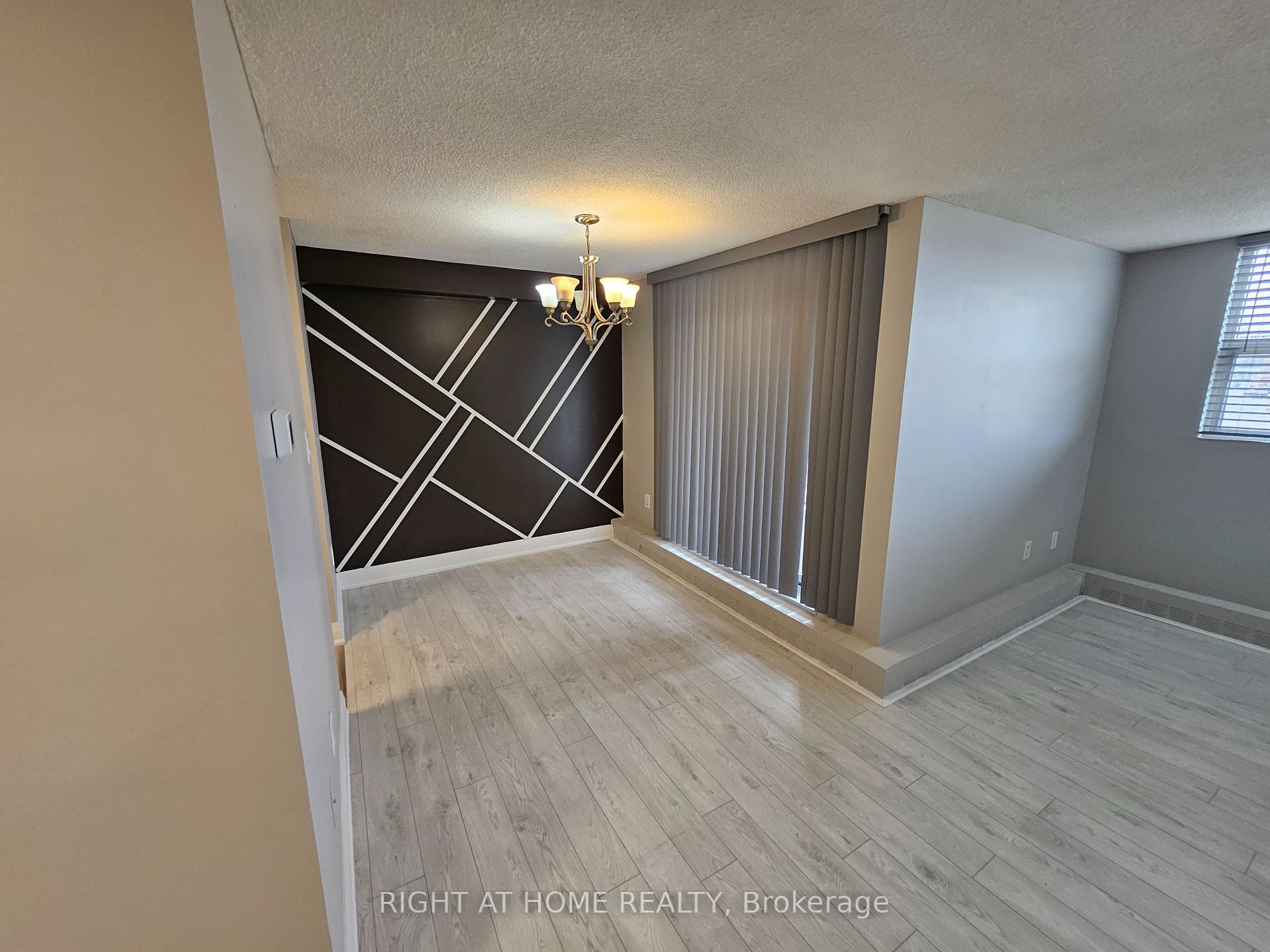 2900 Battleford Rd, #403