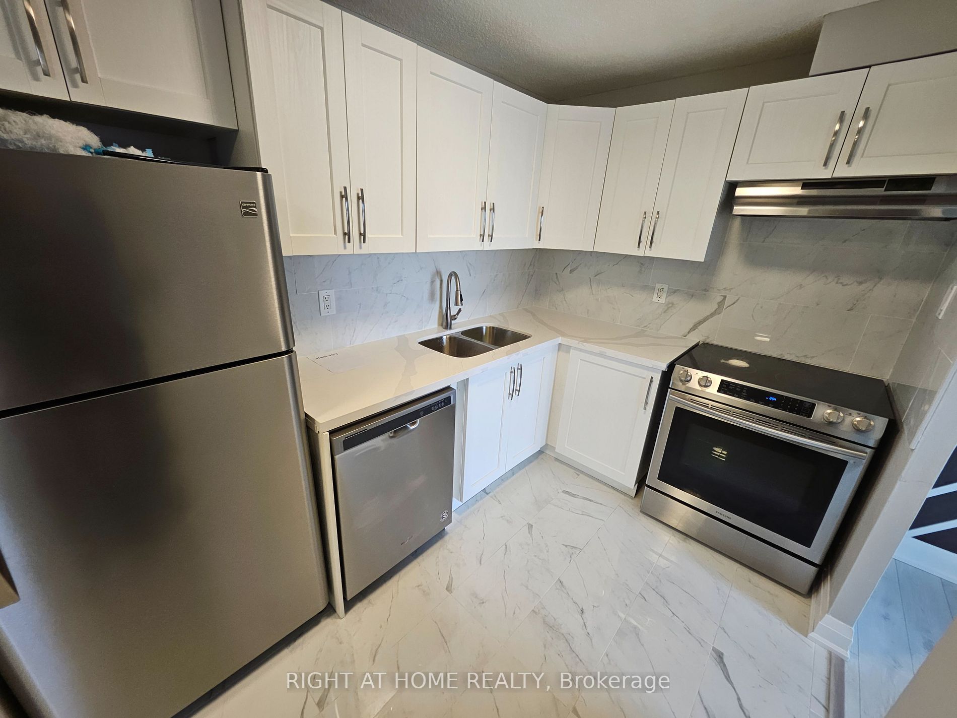 2900 Battleford Rd, #403