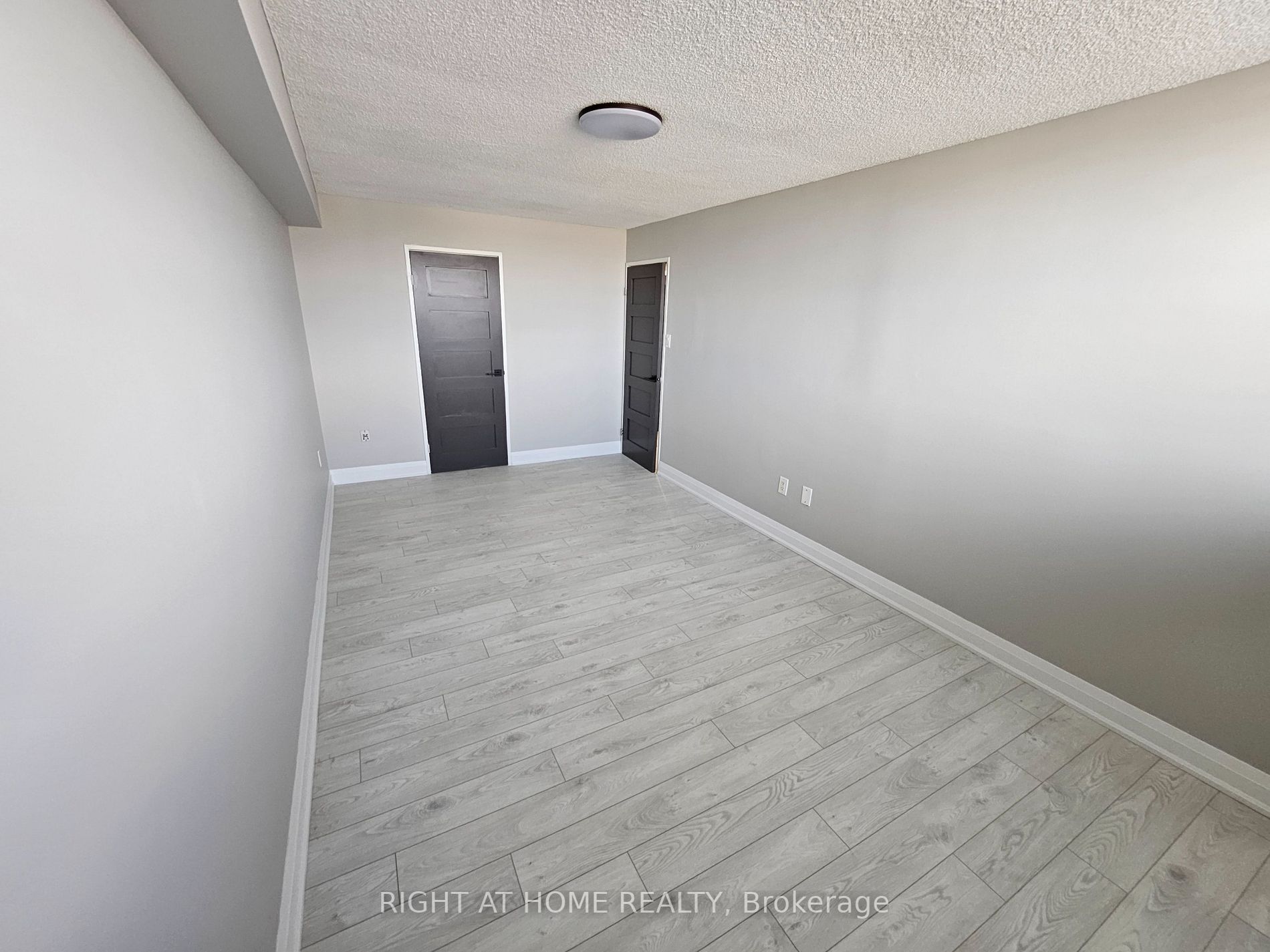 2900 Battleford Rd, #403