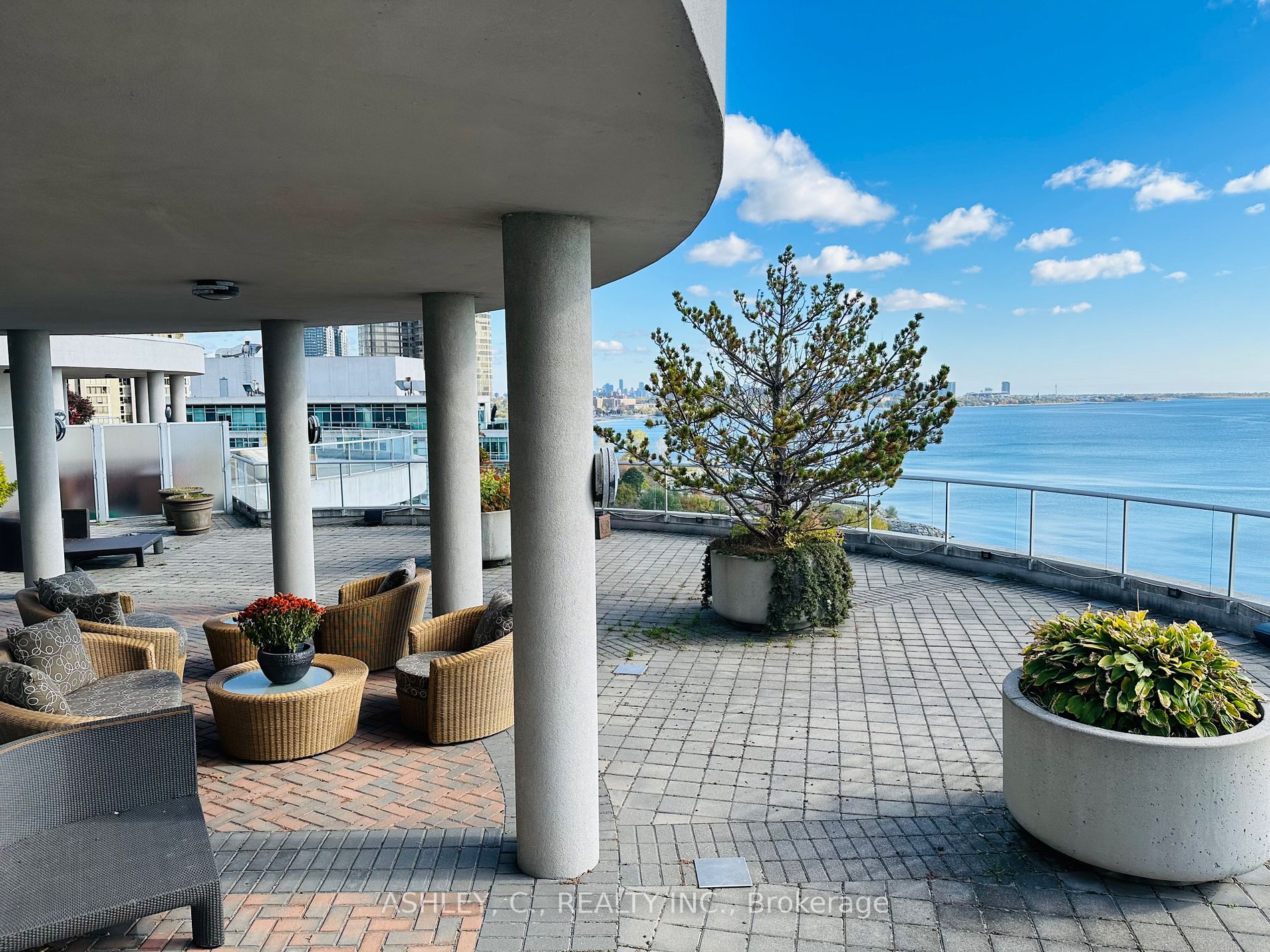 2095 Lake Shore Blvd W, #Ph15