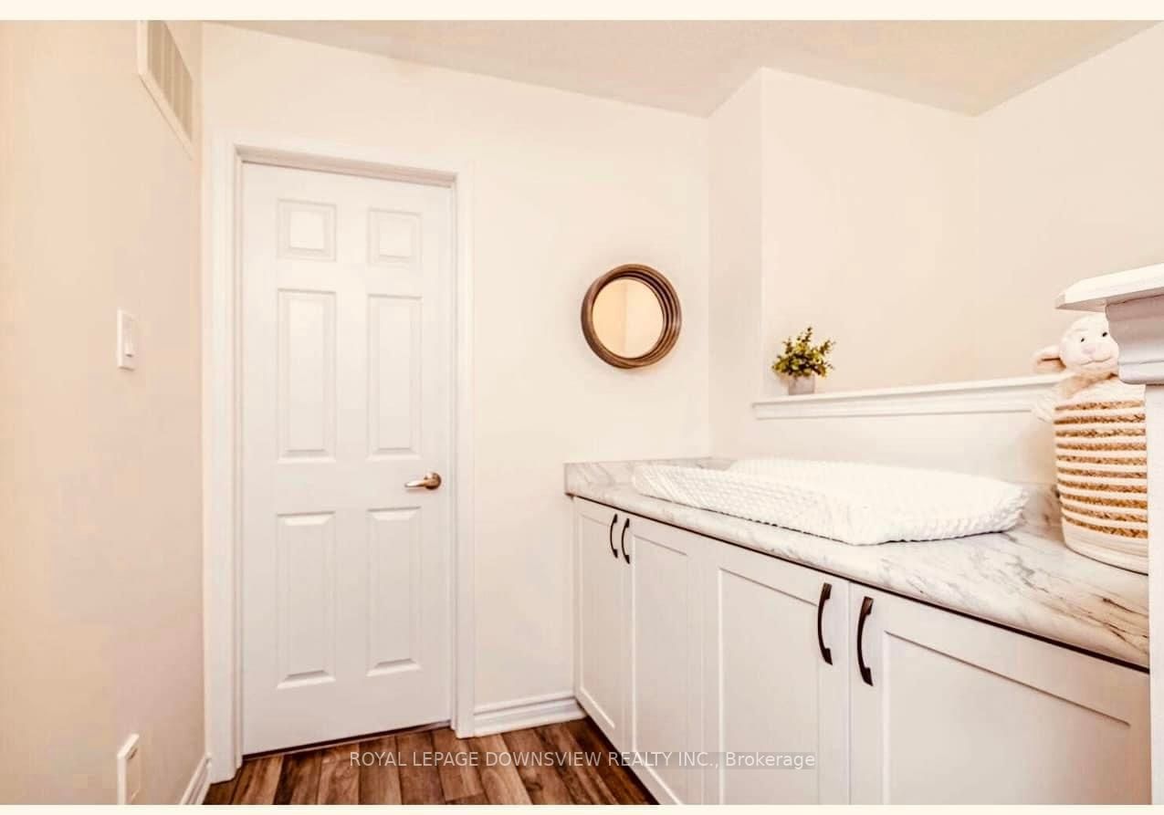 295 Casson Pt