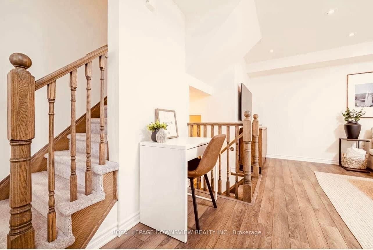 295 Casson Pt