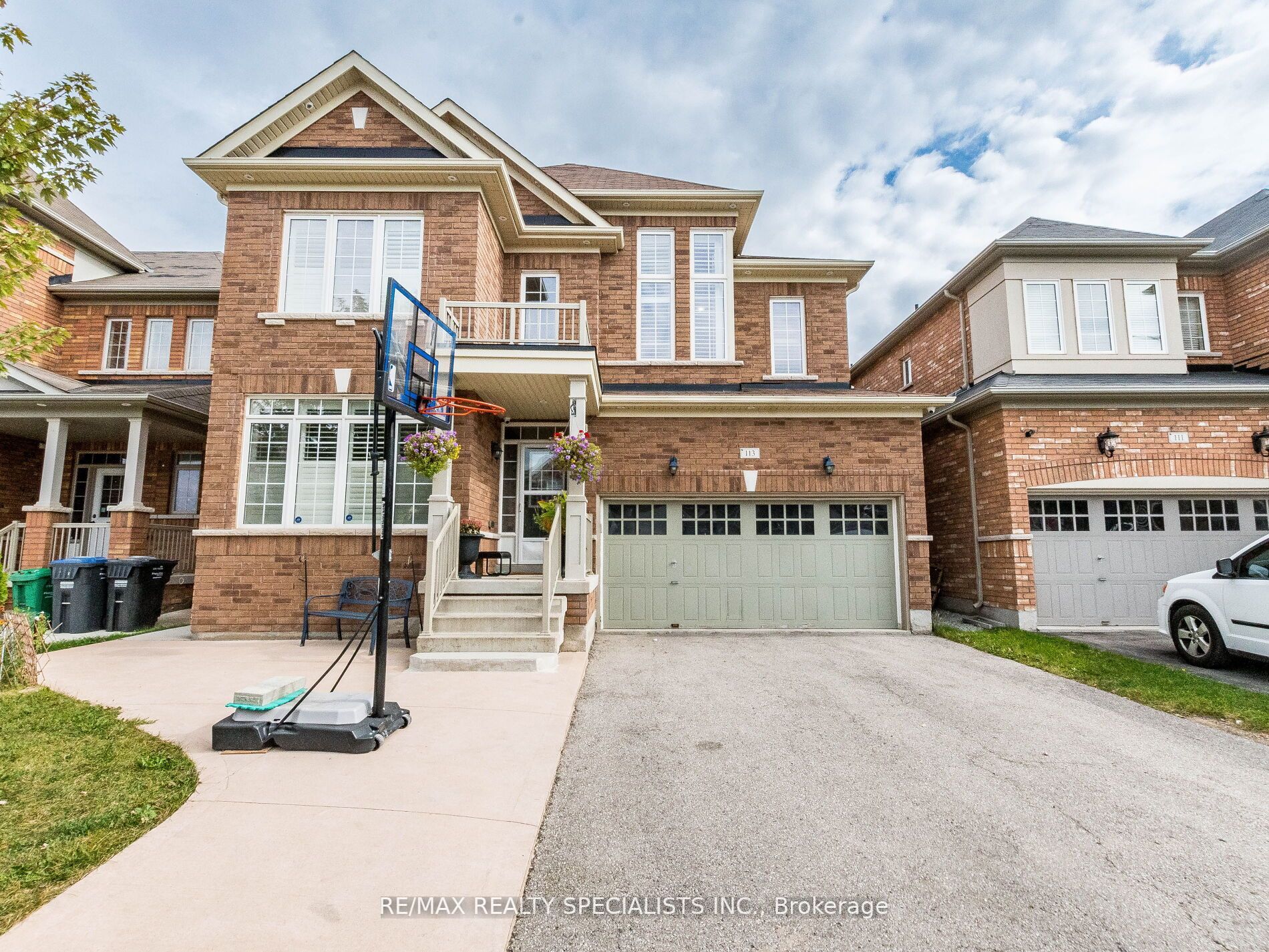 113 Aylesbury Dr