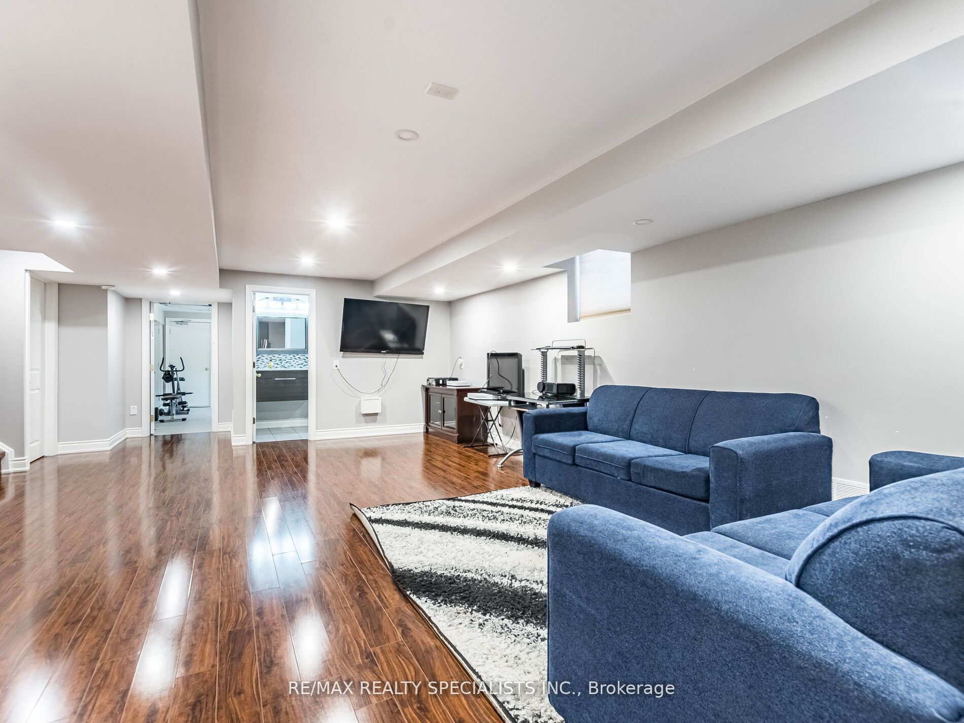 113 Aylesbury Dr