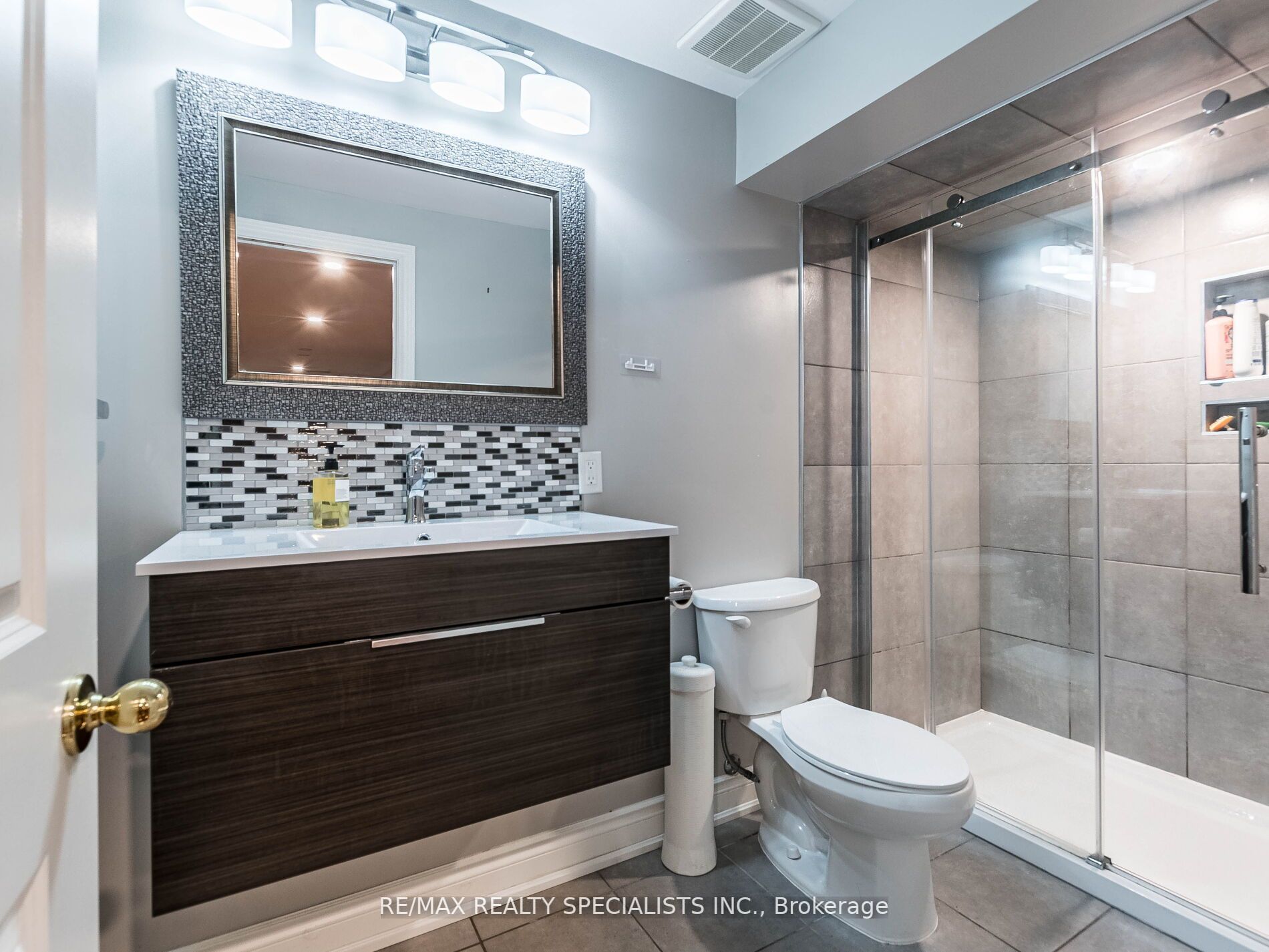 113 Aylesbury Dr