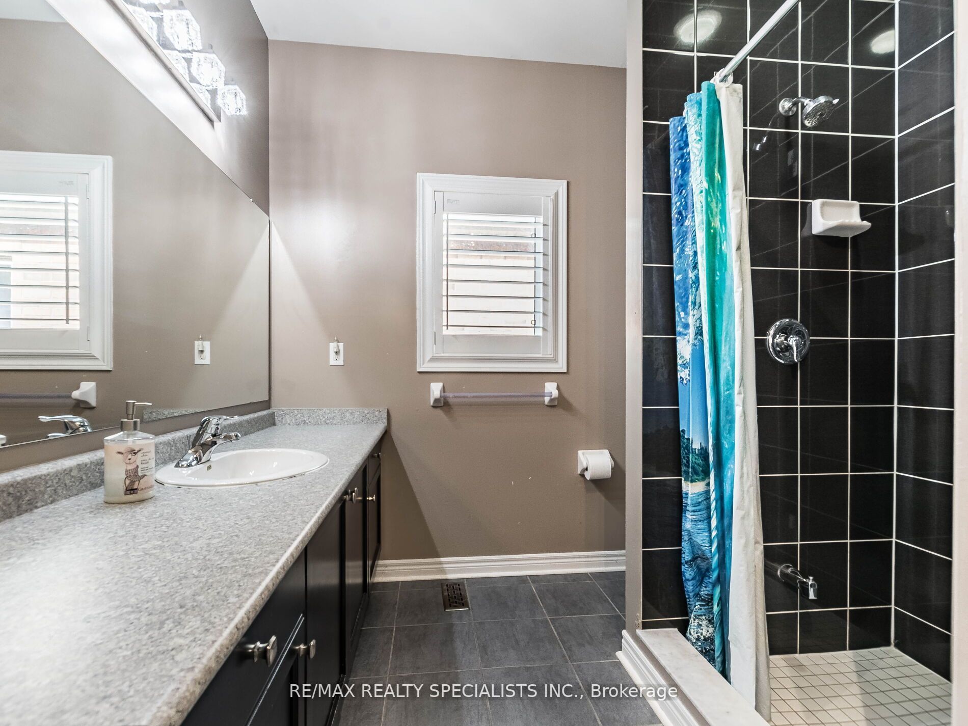 113 Aylesbury Dr