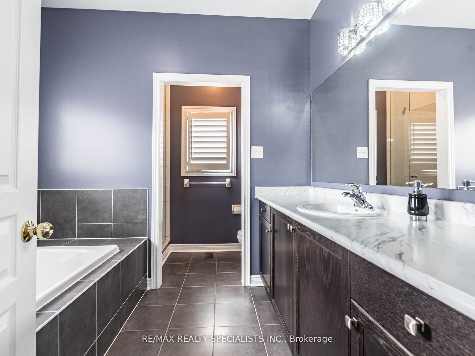 113 Aylesbury Dr