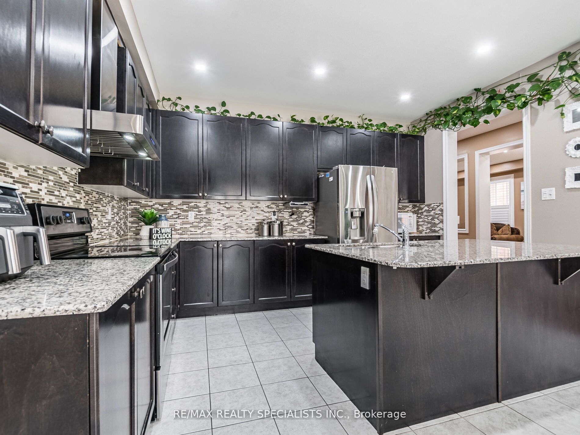 113 Aylesbury Dr