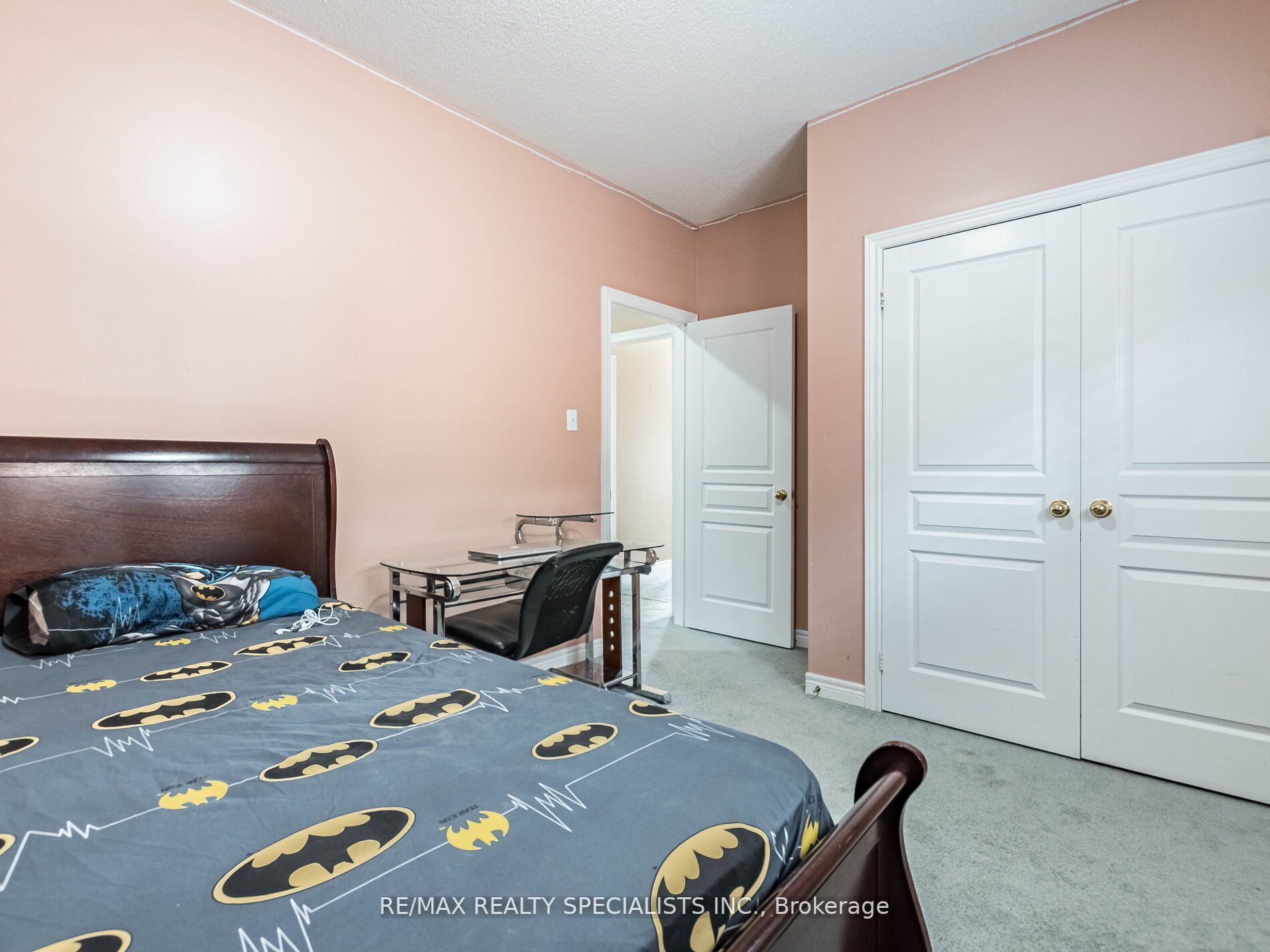 113 Aylesbury Dr