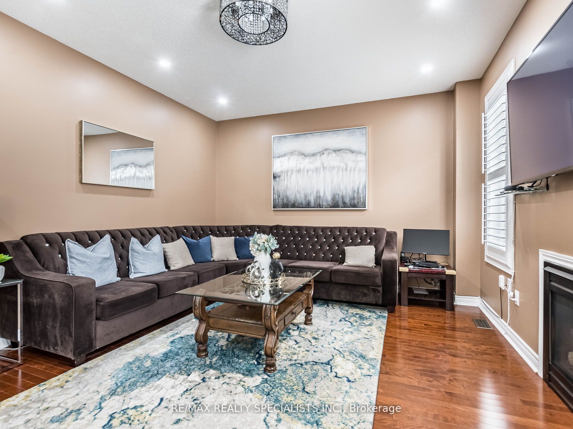 113 Aylesbury Dr
