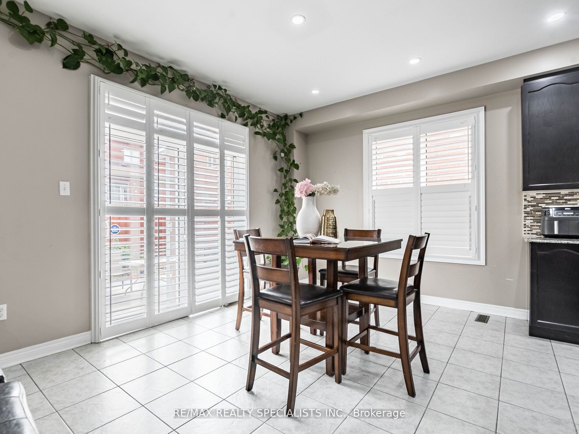 113 Aylesbury Dr