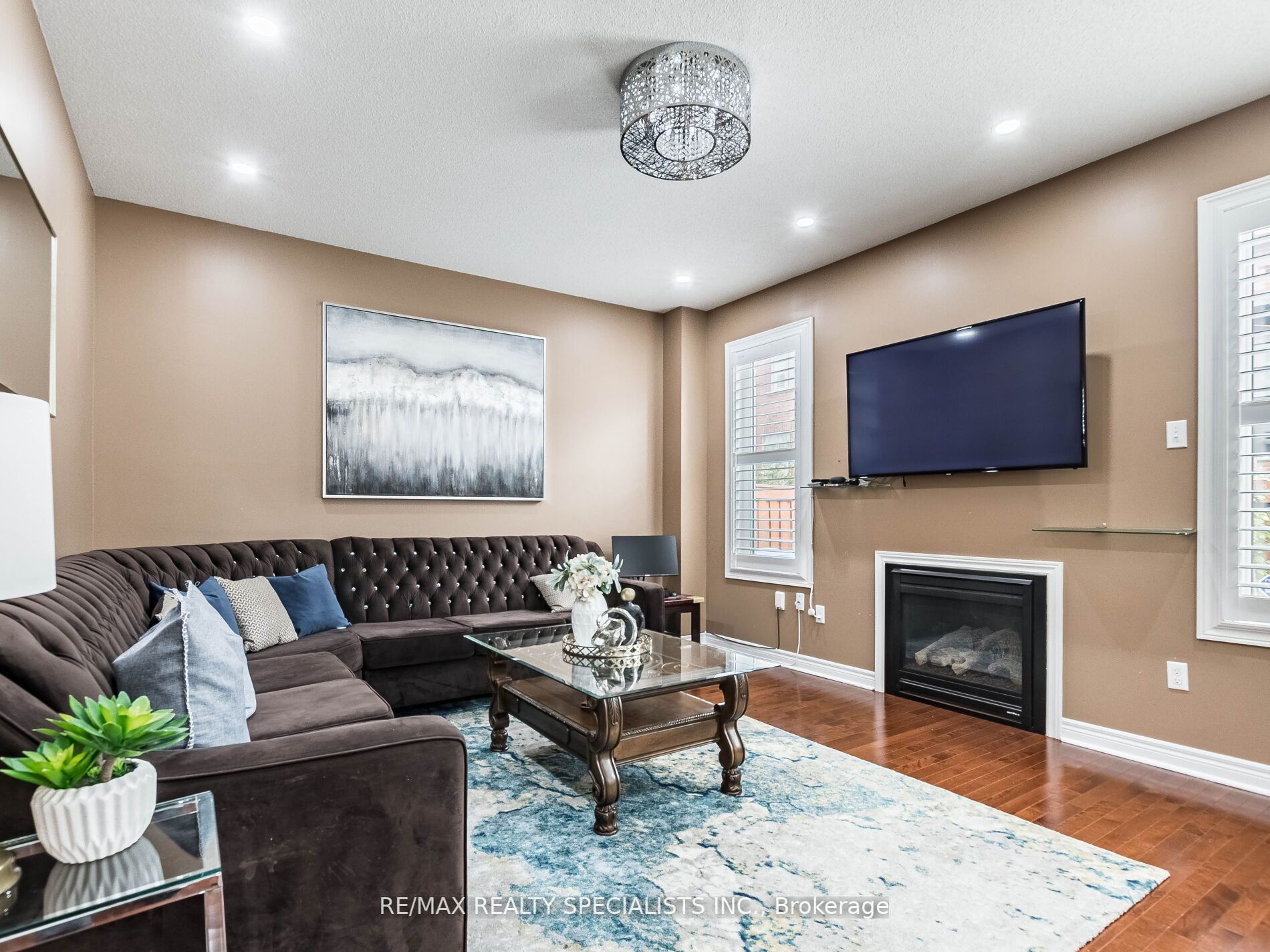113 Aylesbury Dr
