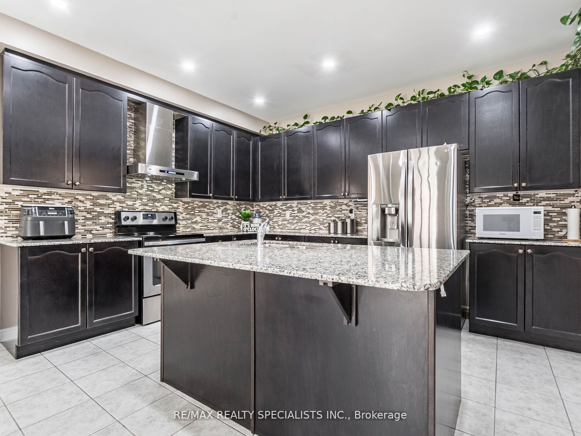 113 Aylesbury Dr