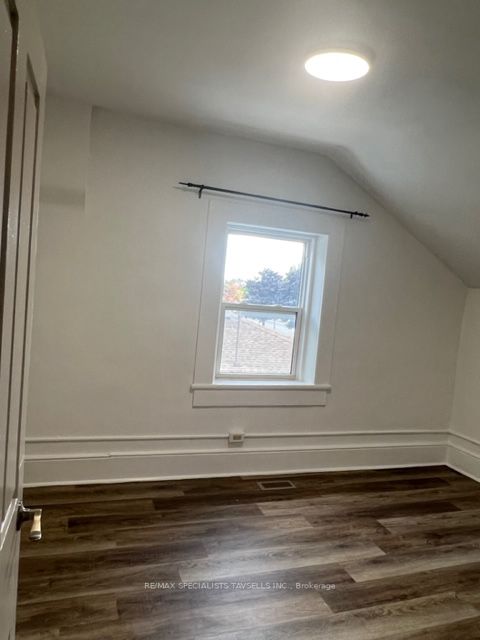 319 (Unit 1) Broadway