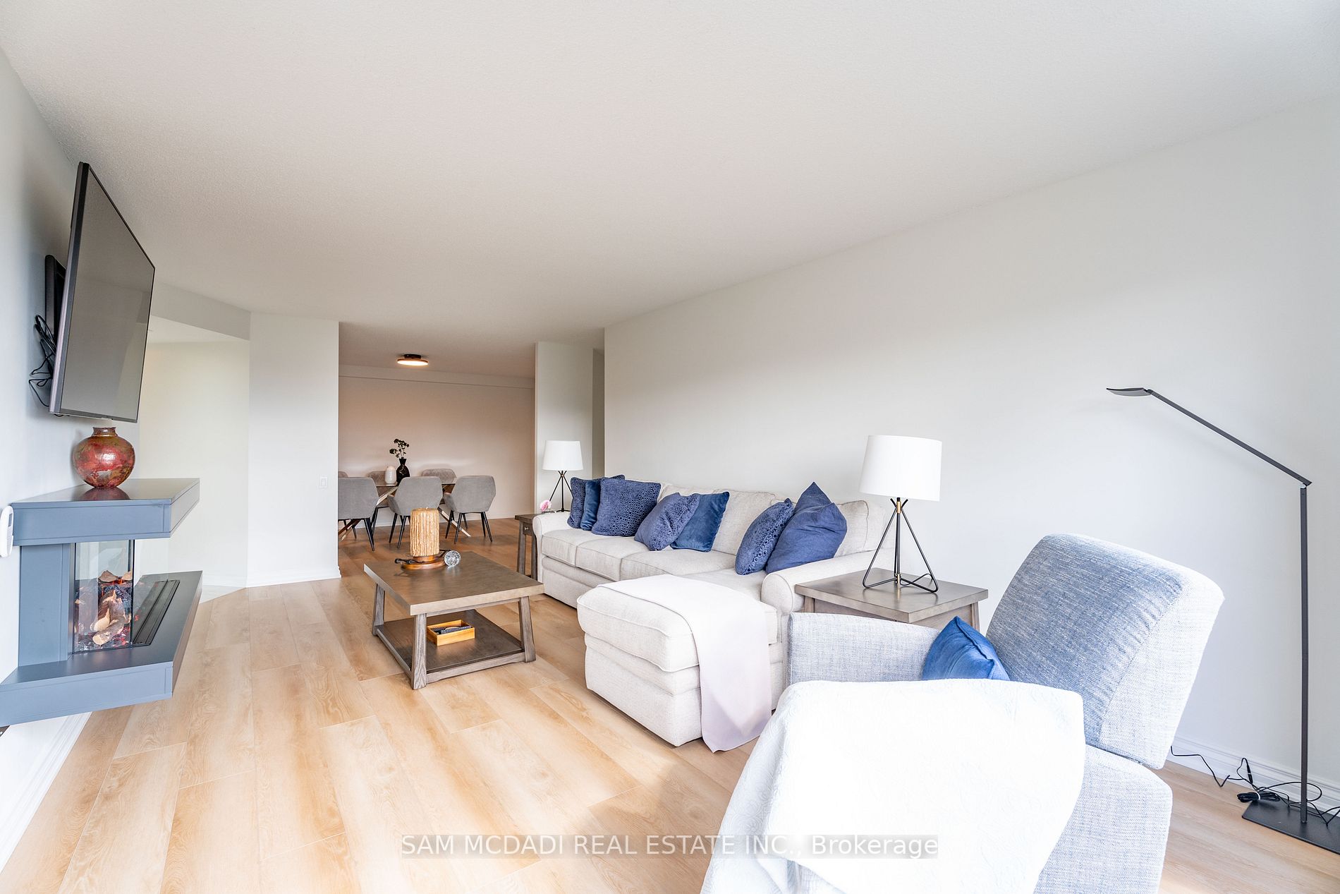 1800 The Collegeway, #811