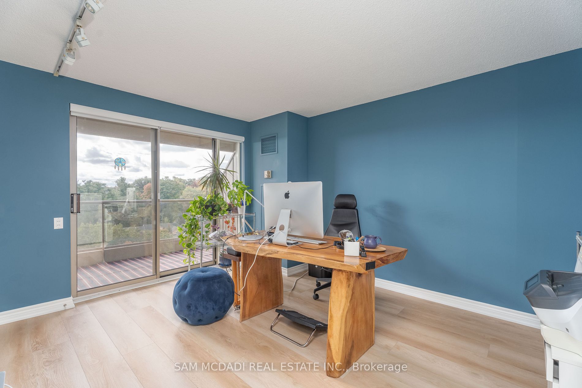 1800 The Collegeway, #811