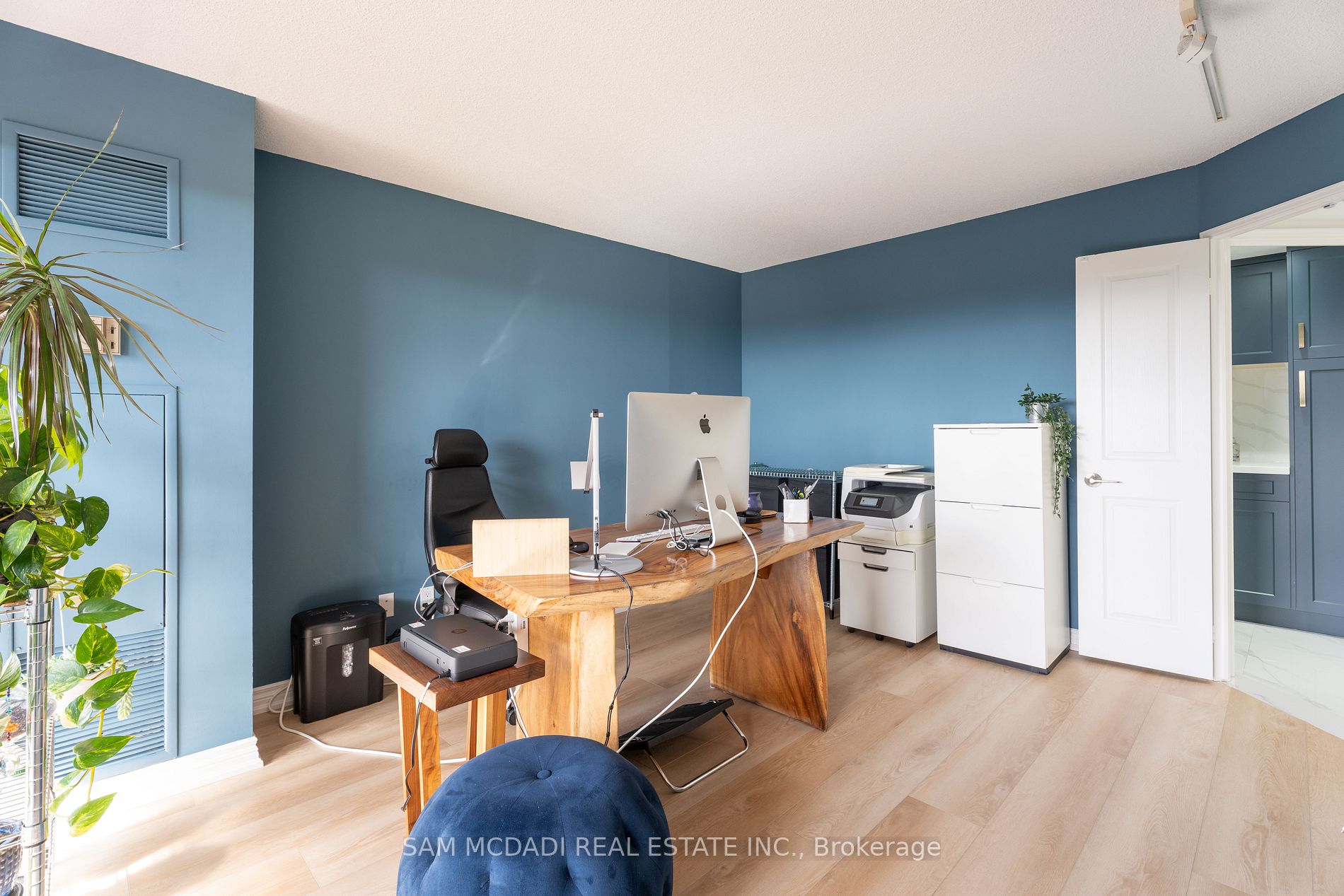 1800 The Collegeway, #811