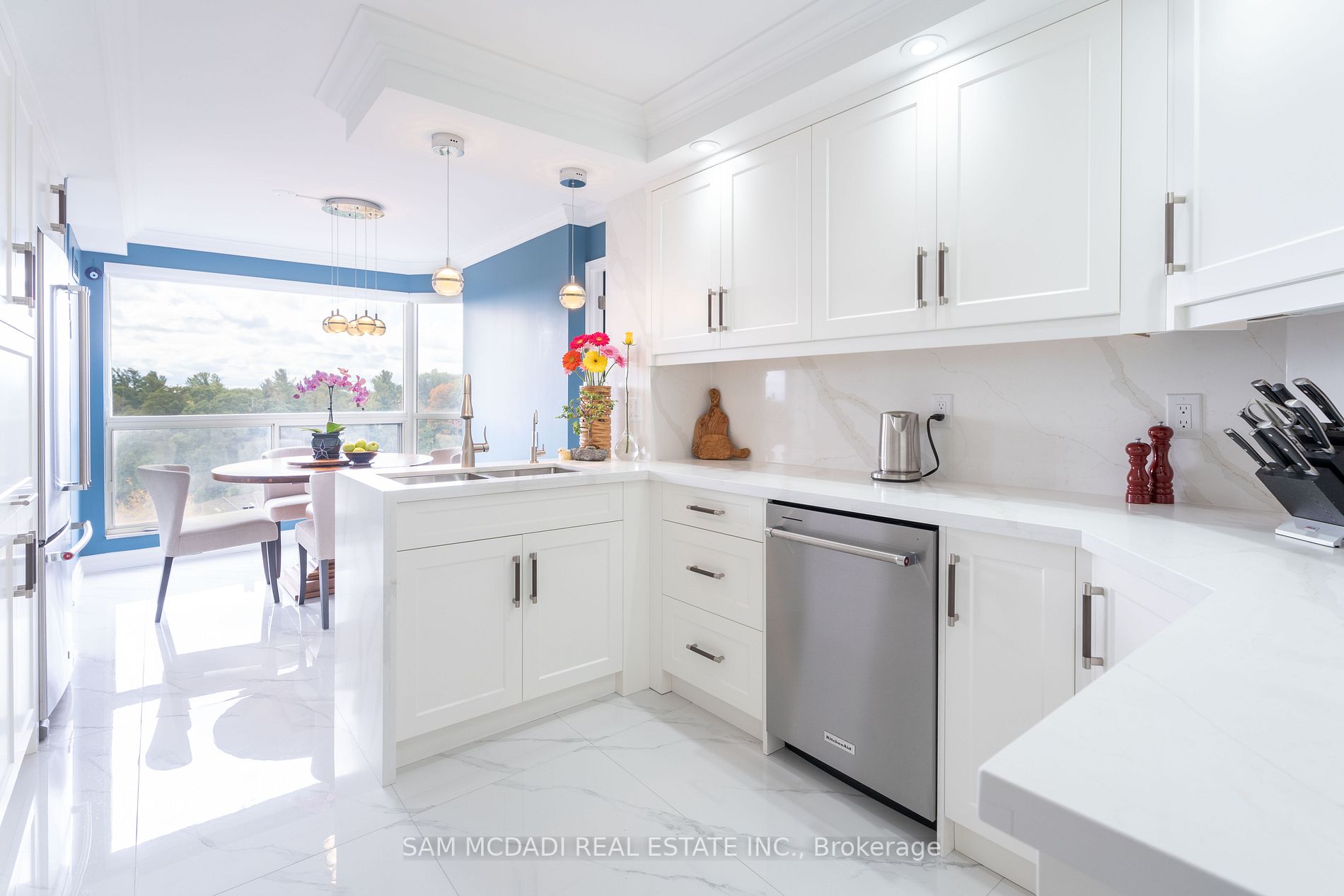 1800 The Collegeway, #811