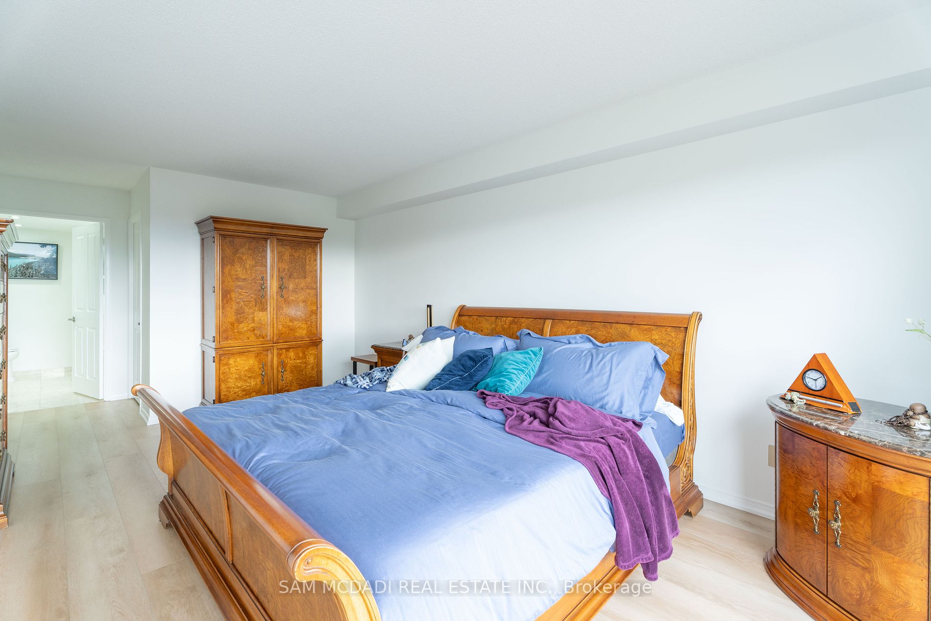 1800 The Collegeway, #811