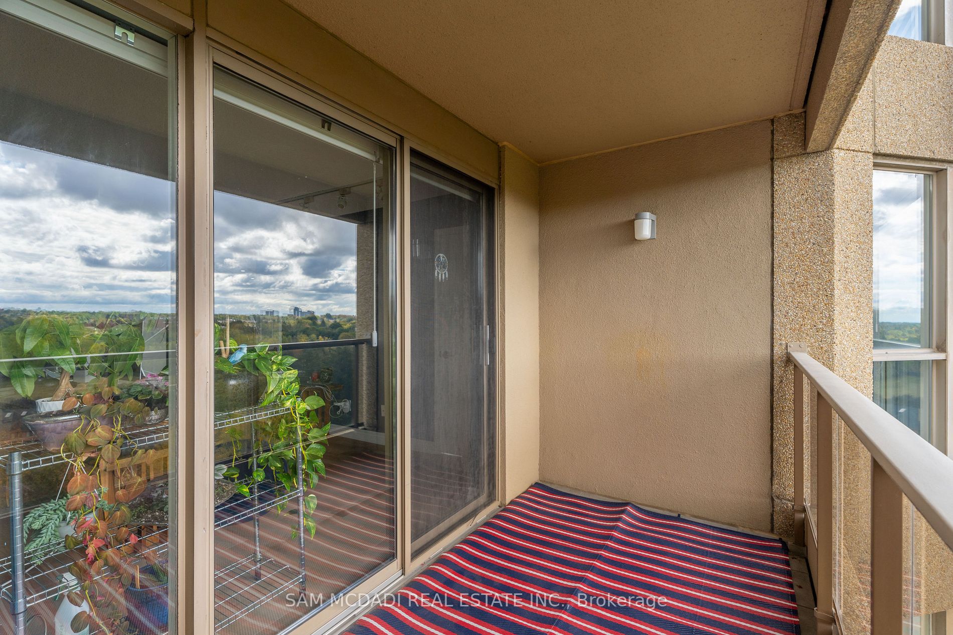 1800 The Collegeway, #811