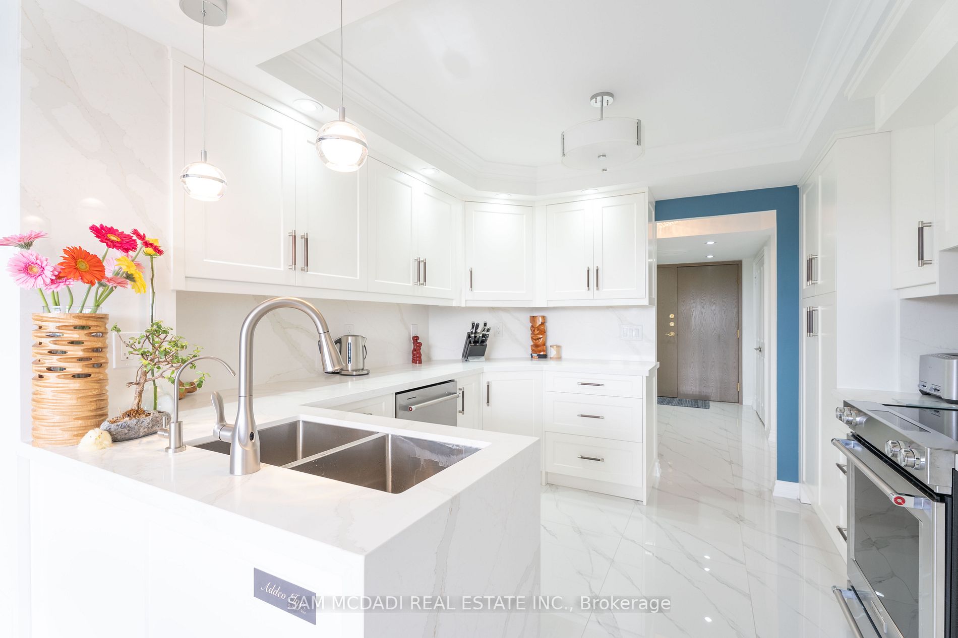 1800 The Collegeway, #811