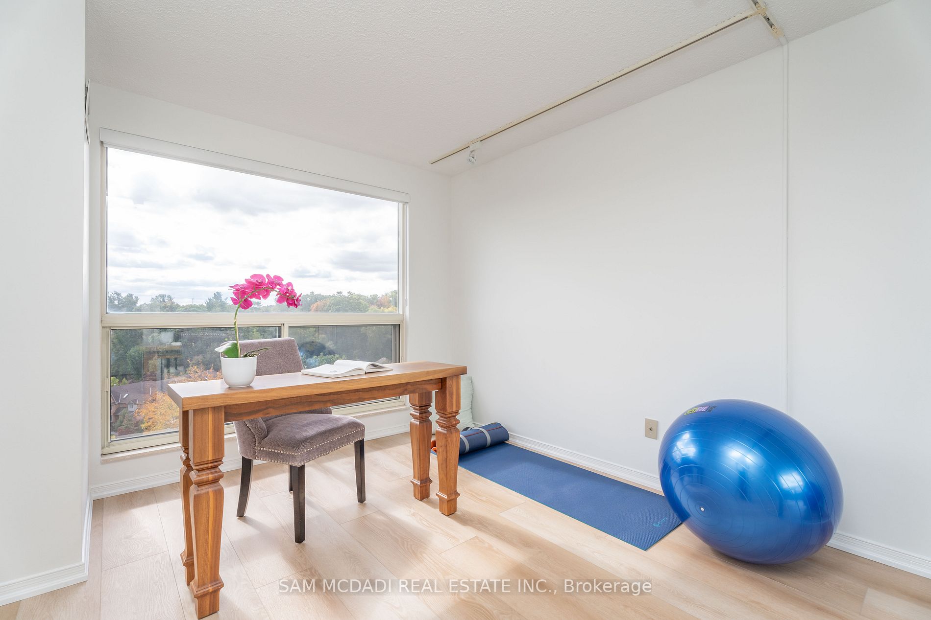 1800 The Collegeway, #811