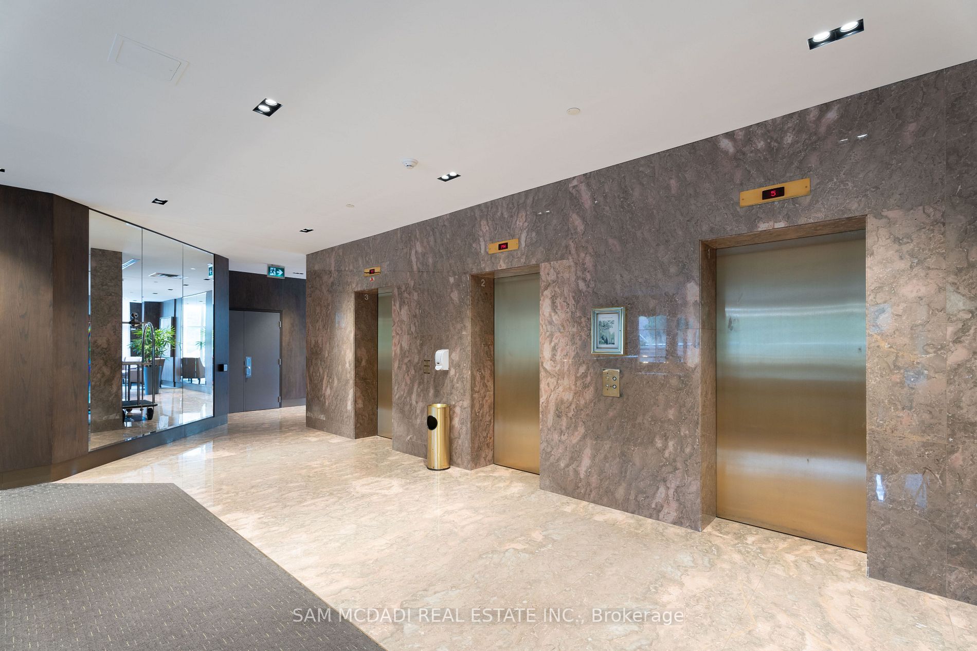 1800 The Collegeway, #811