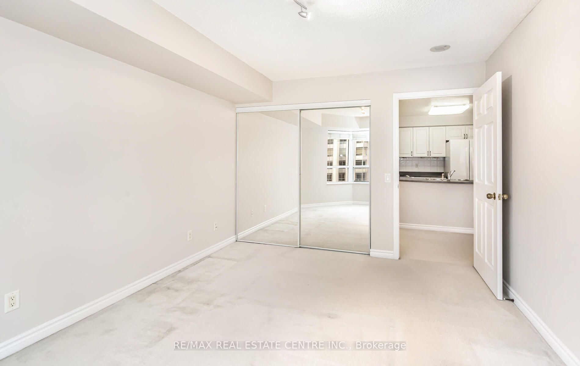 25 Kingsbridge Garden Circ, #2121