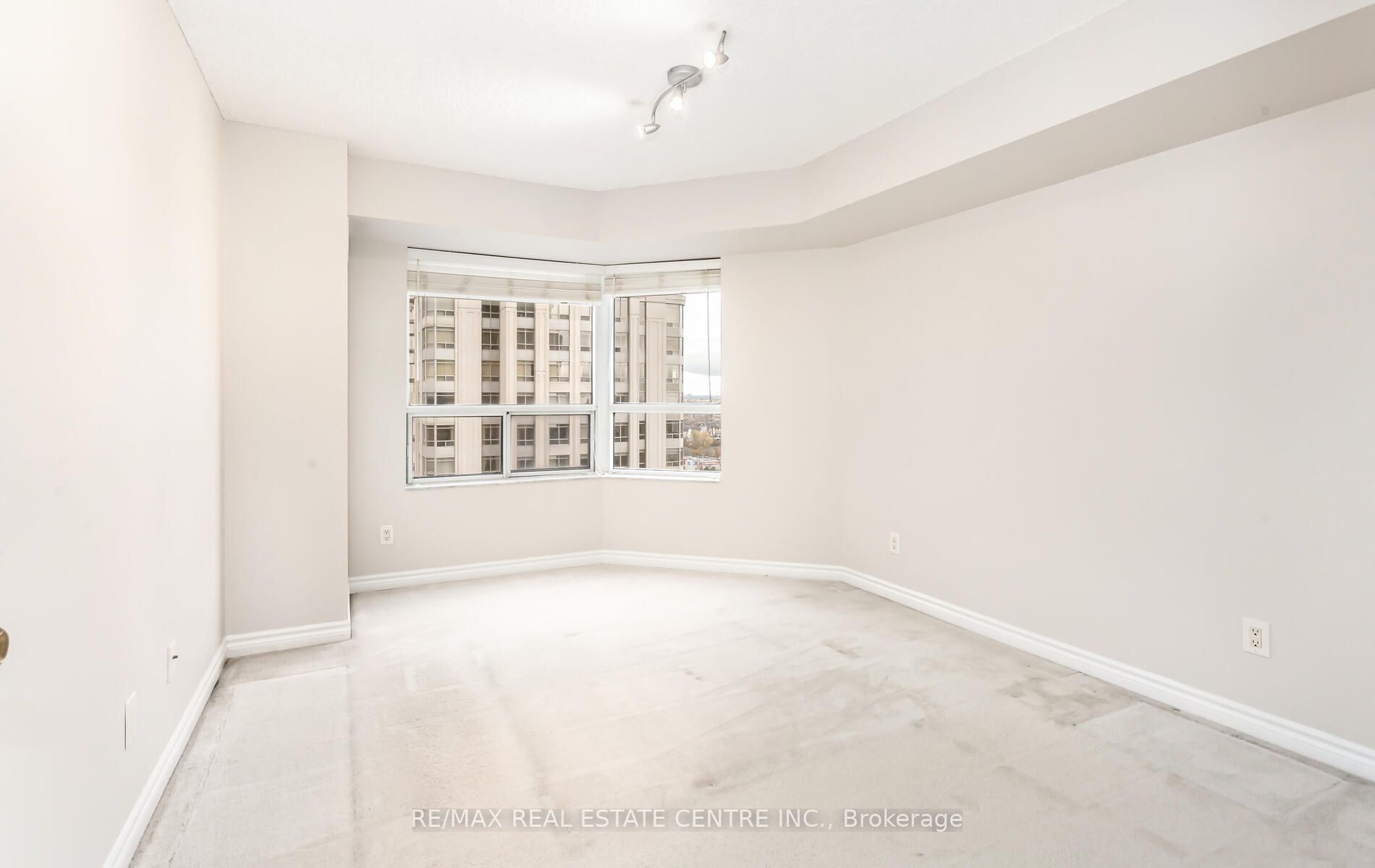 25 Kingsbridge Garden Circ, #2121
