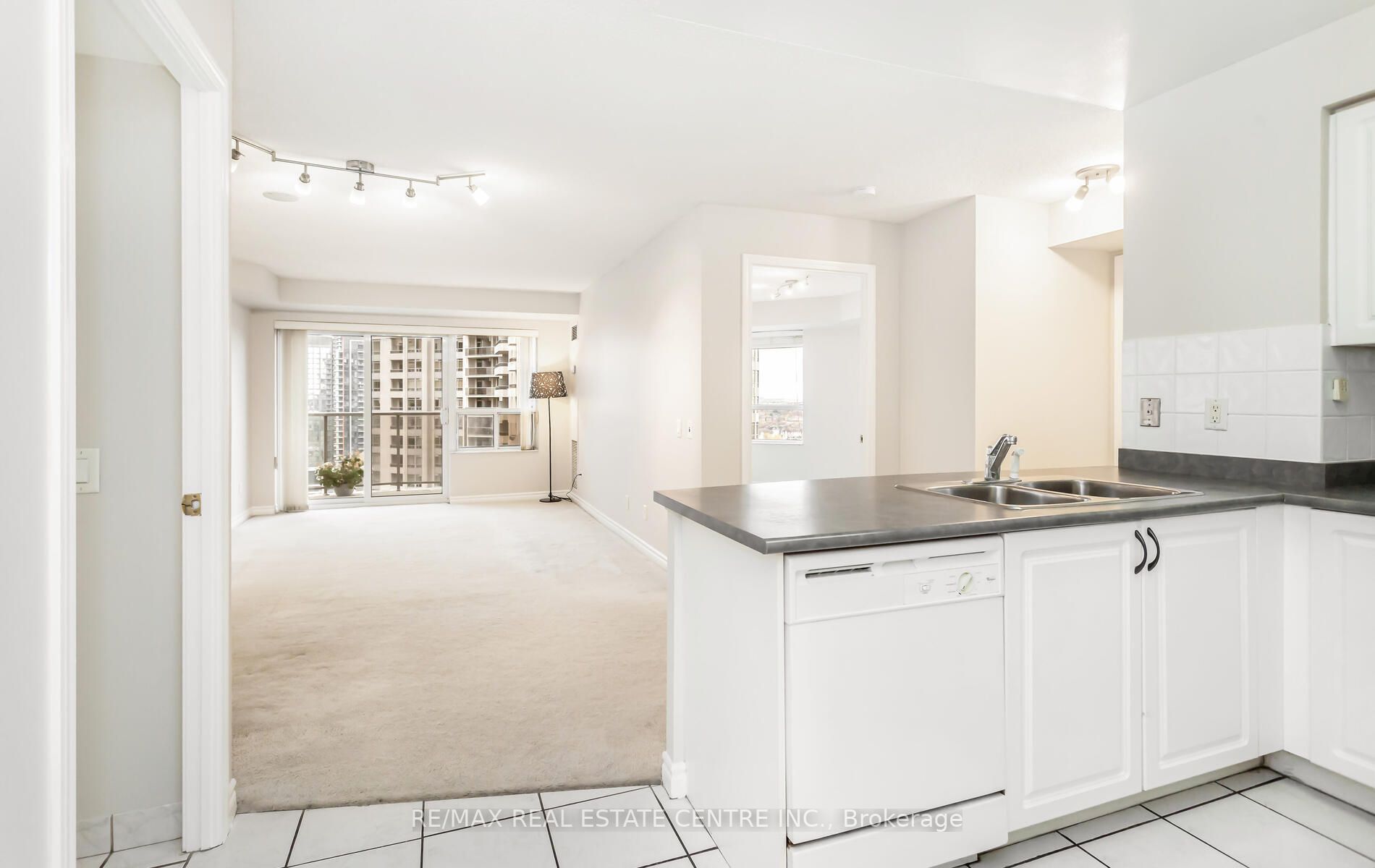 25 Kingsbridge Garden Circ, #2121